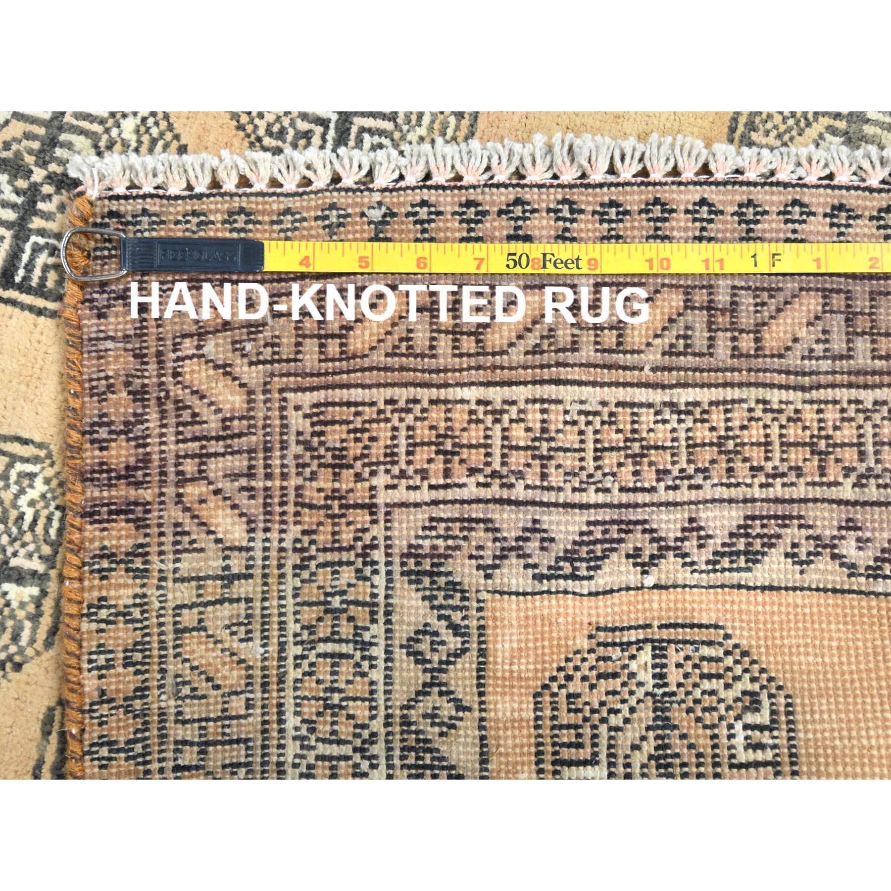 Milieu du XXe siècle Tapis persan turc vintage noué à la main, couleur dorée, en laine usée en vente