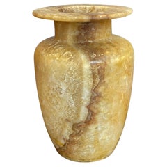 Jarrón De Alabastro De Color Dorado Con Veta Marrón Forma Clásica, Egipto, Contemporáneo