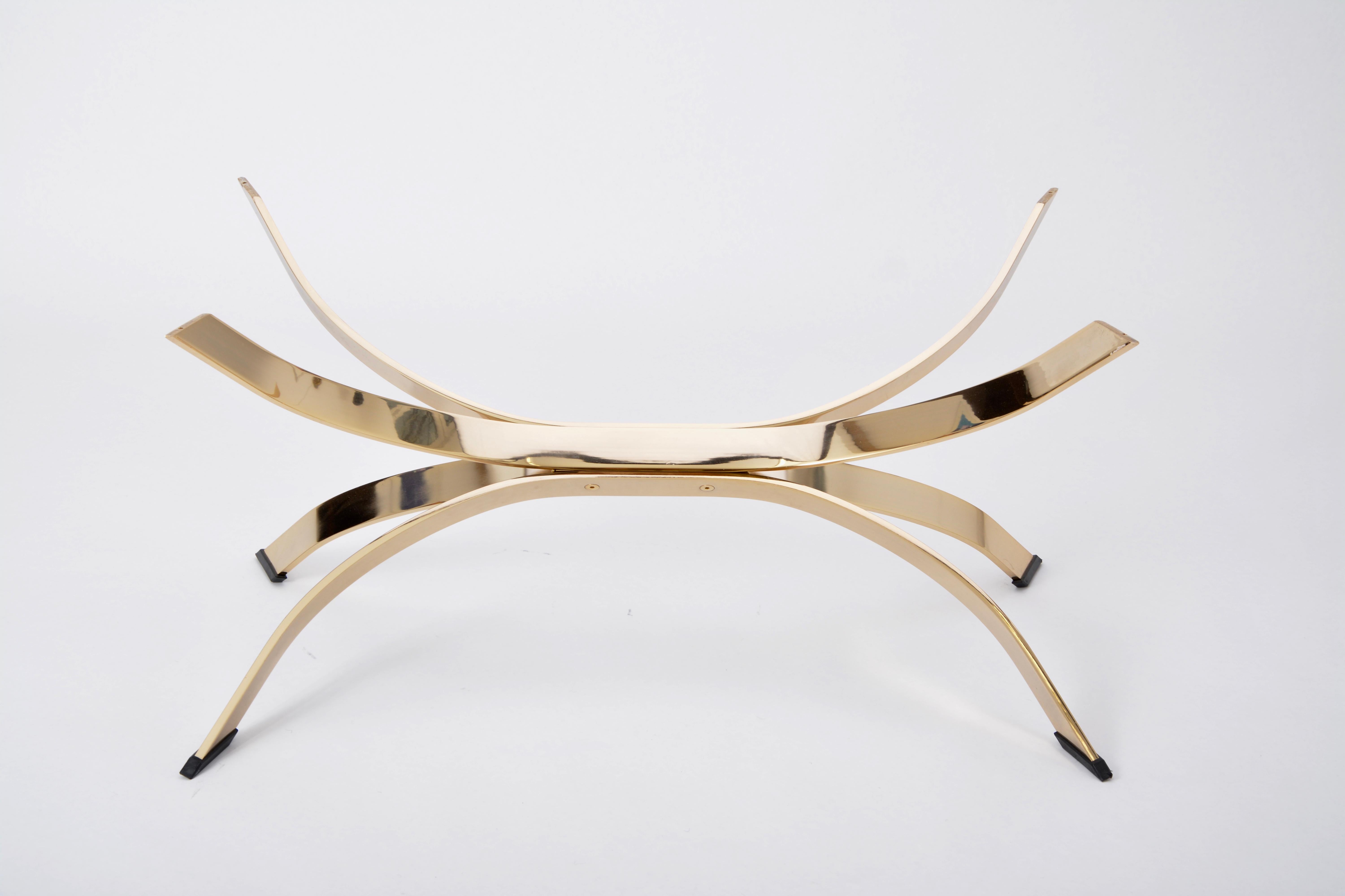 italien Table basse moderne du milieu du siècle dernier avec plateau en verre fumé en vente