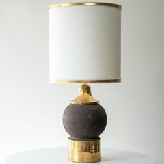 Lampe de couleur or, pierre ronde Bitossi, abat-jour en or blanc personnalisé par R. Houben