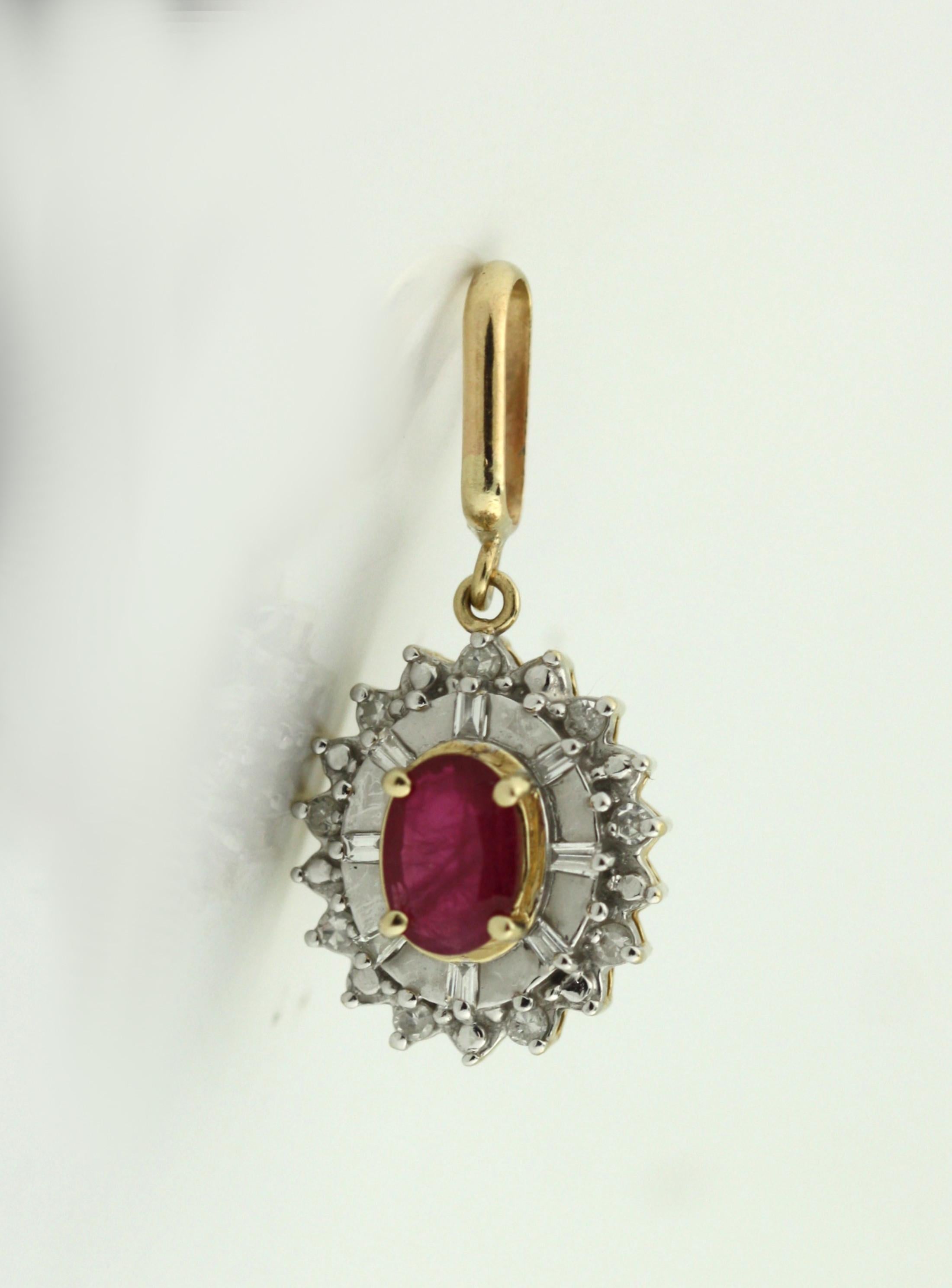 Pendentif en or, pierre de couleur et diamants Unisexe en vente