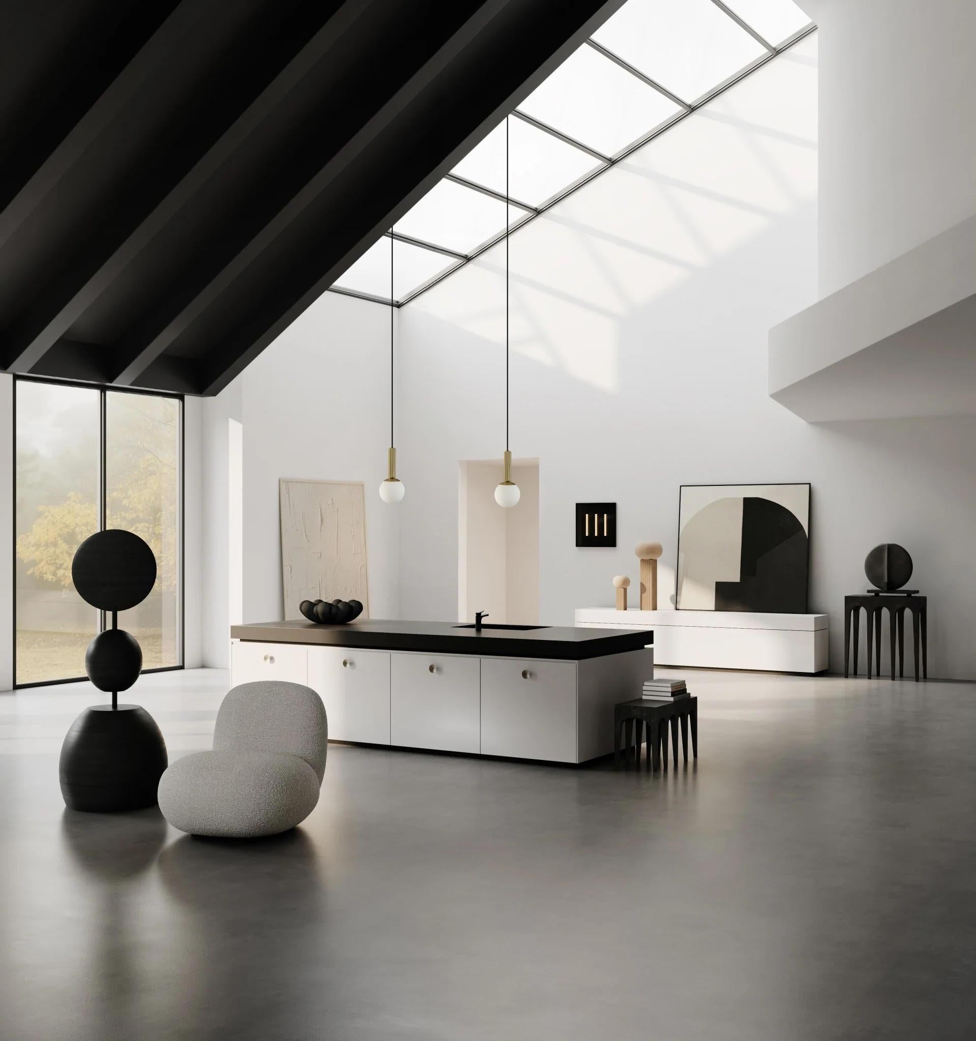Lampe suspendue en métal doré, design contemporain.

Cette lampe suspendue s'inspire de la période Art déco. La lampe suspendue de couleur or peut être utilisée comme lampe unique ou dans une collection de plusieurs lampes suspendues ensemble. 
