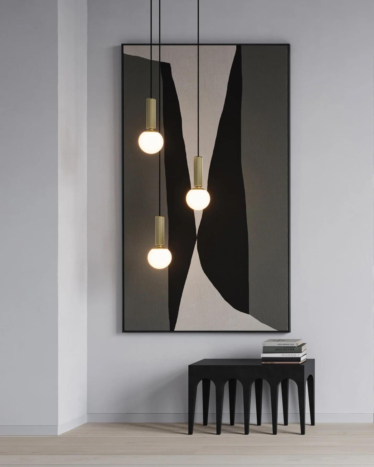 Français Lampe suspendue en métal doré, design contemporain. en vente