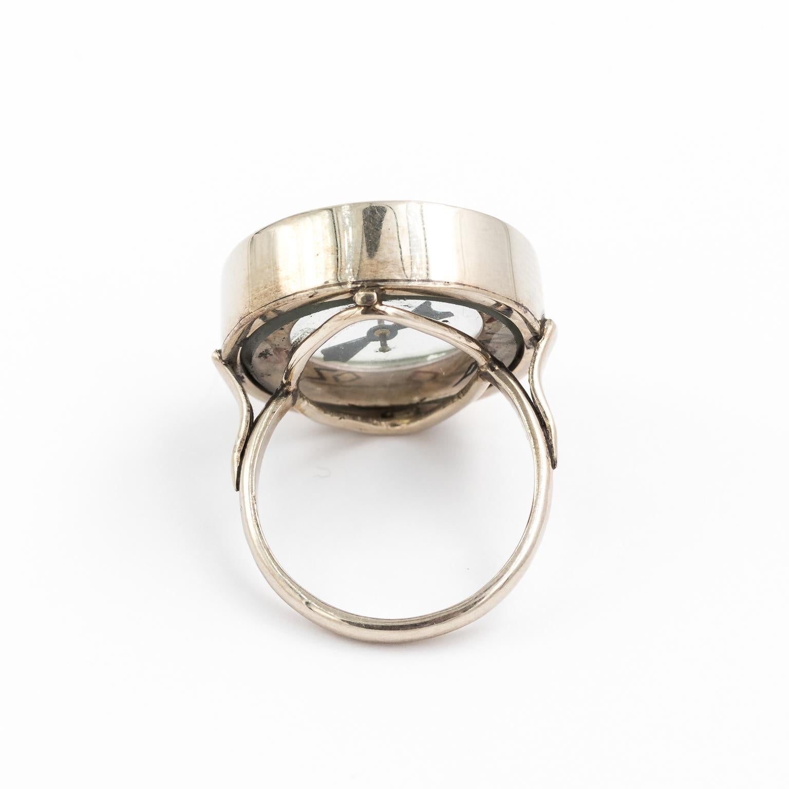Gold Compass Ring In Good Condition For Sale In St.amford, CT