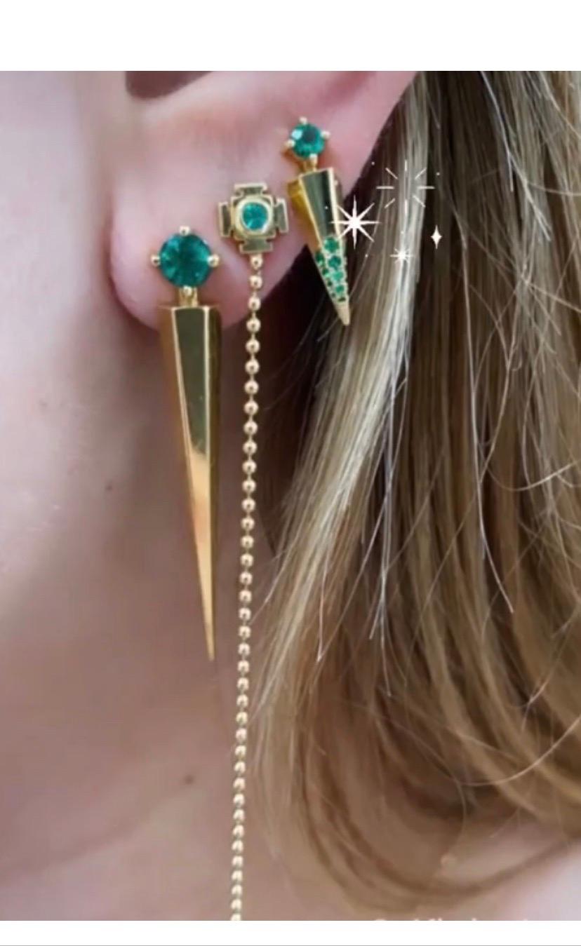 Gold Contemporary Long Earrings with Emeralds In Excellent Condition For Sale In Los Angeles, CA