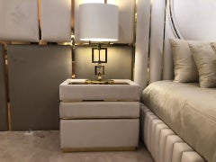 Lampe de Table Contemporaine en Or, Signature