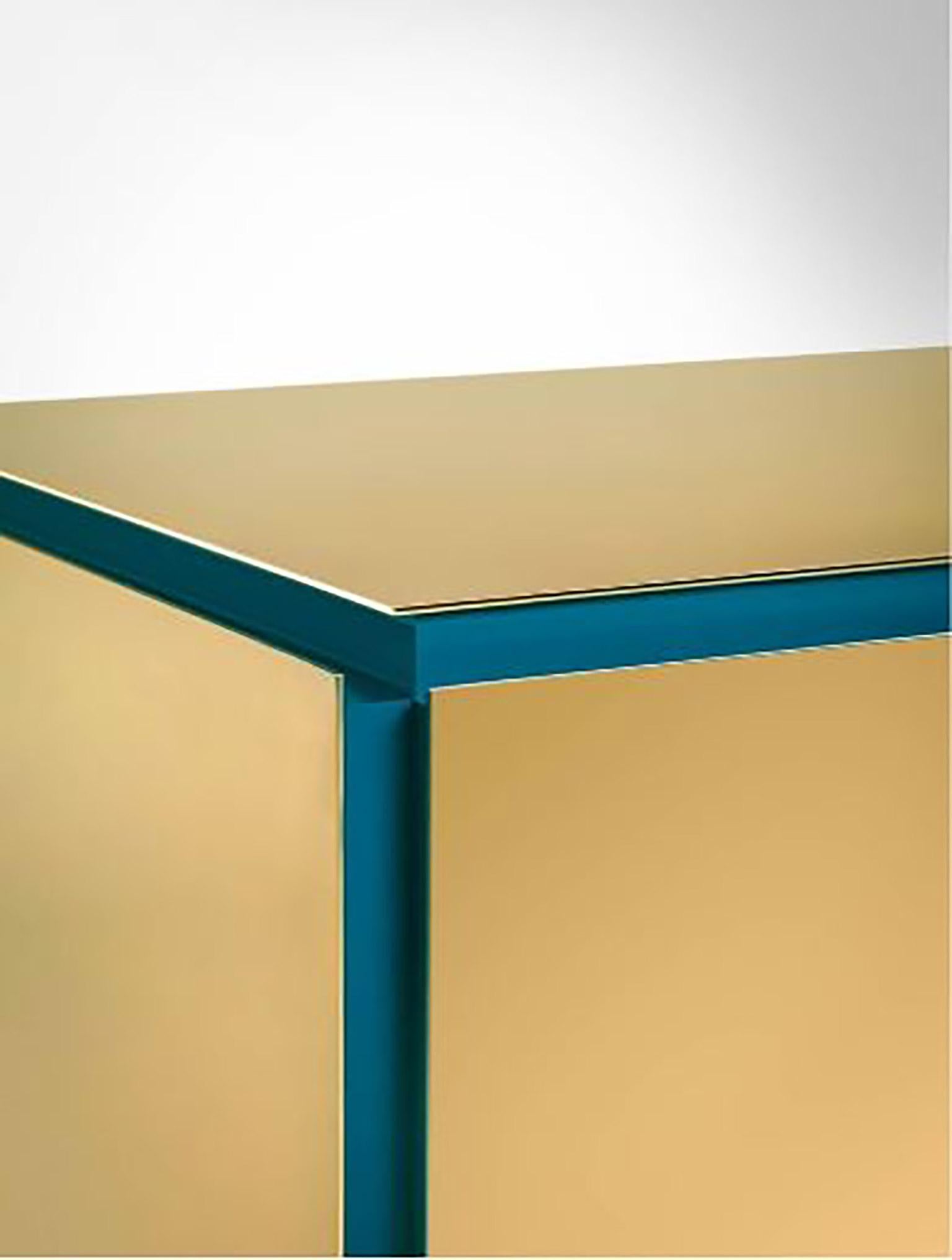 Gold Zeitgenössisches zweitüriges Sideboard:: 24 Karat poliert und vergoldet (Moderne) im Angebot