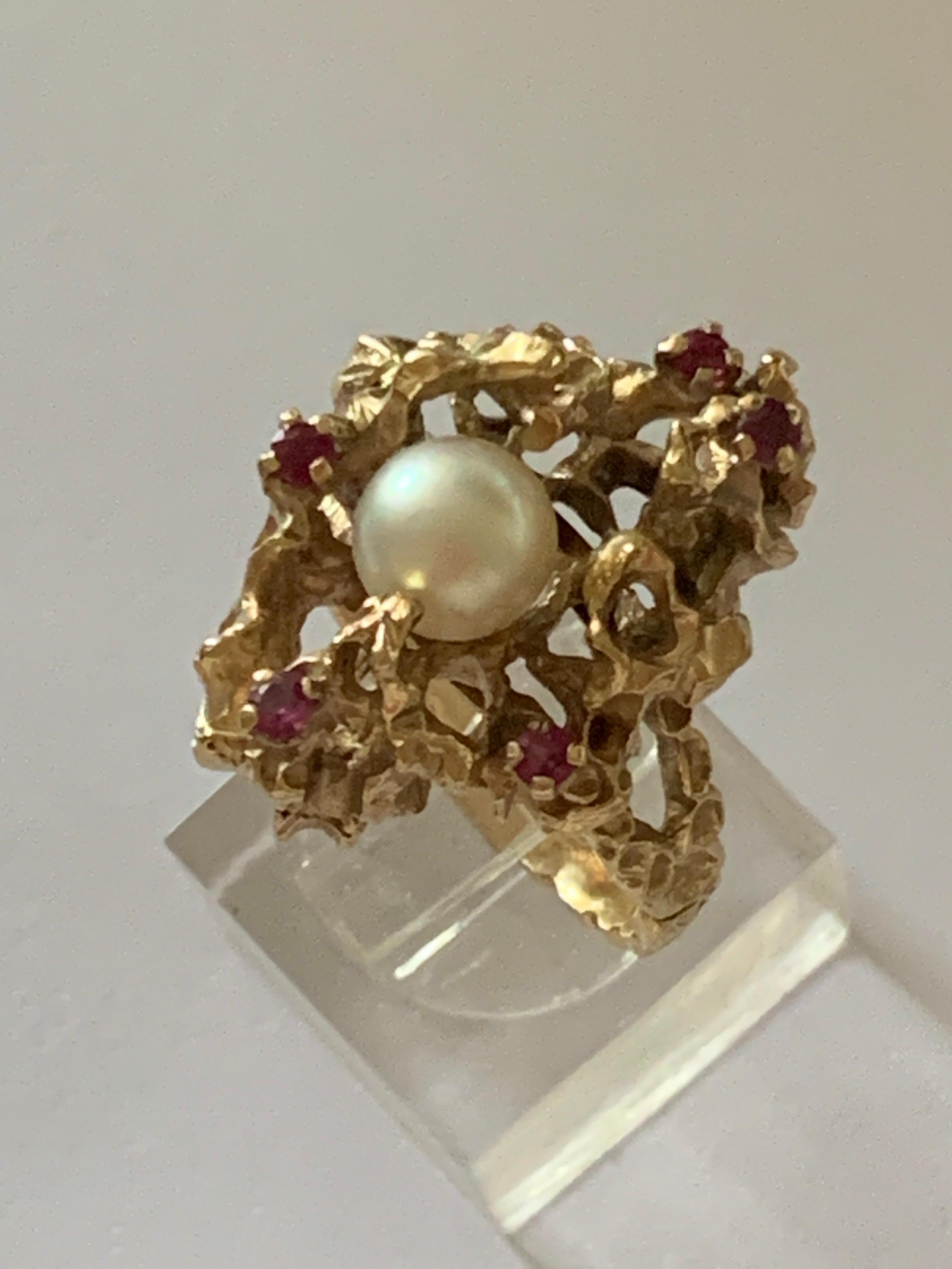  Gold Coral Design Pearl & Ruby Cocktail Ring In Good Condition For Sale In London, GB