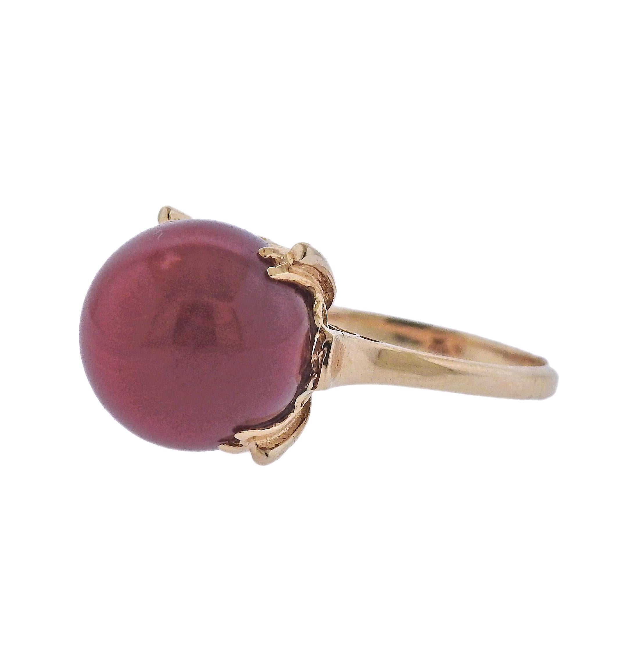 18k yellow gold ring, with 12.7mm coral. Ring size - 6.25. Marked: k18. Weight - 5.8 grams.