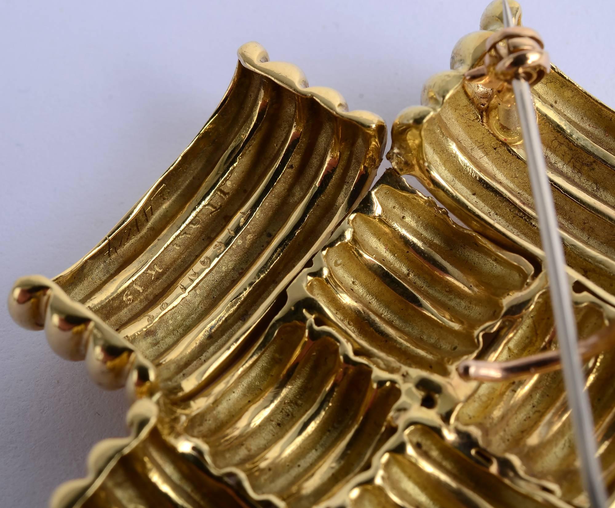 Gold Crisscross Pendant/ Brooch For Sale 1