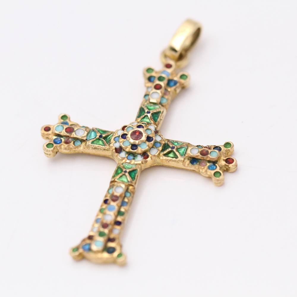 Unisex Gold Cross pendant with fire enamel technique.  Measures: 5 cm in length (including ring) and 3,2 cm in width. This pendant is in excellent condition. Ref.:D359568JC