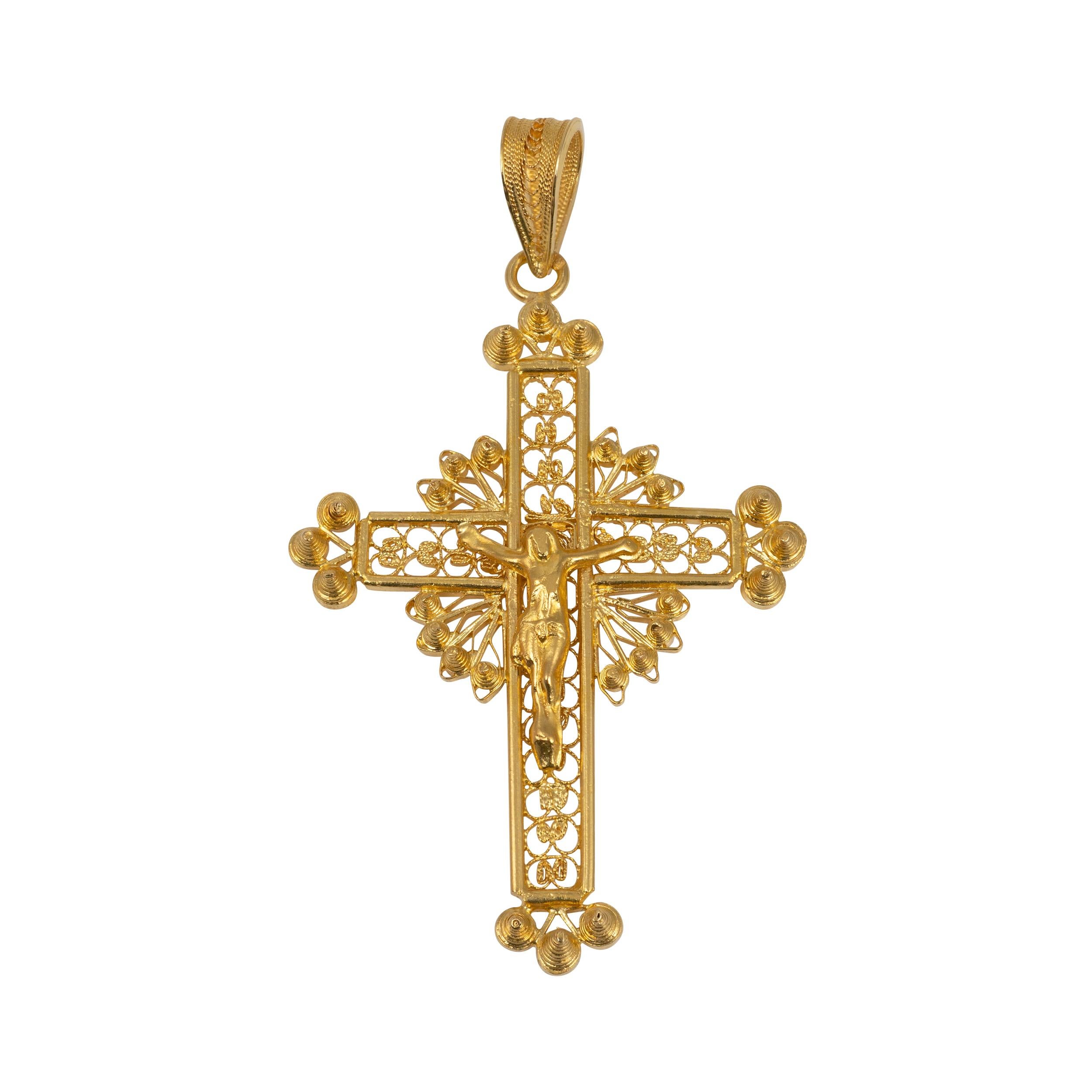 Gold Crucifix Pendant 19.2 Karat Yellow Gold, Portuguese circa 1970s Vintage