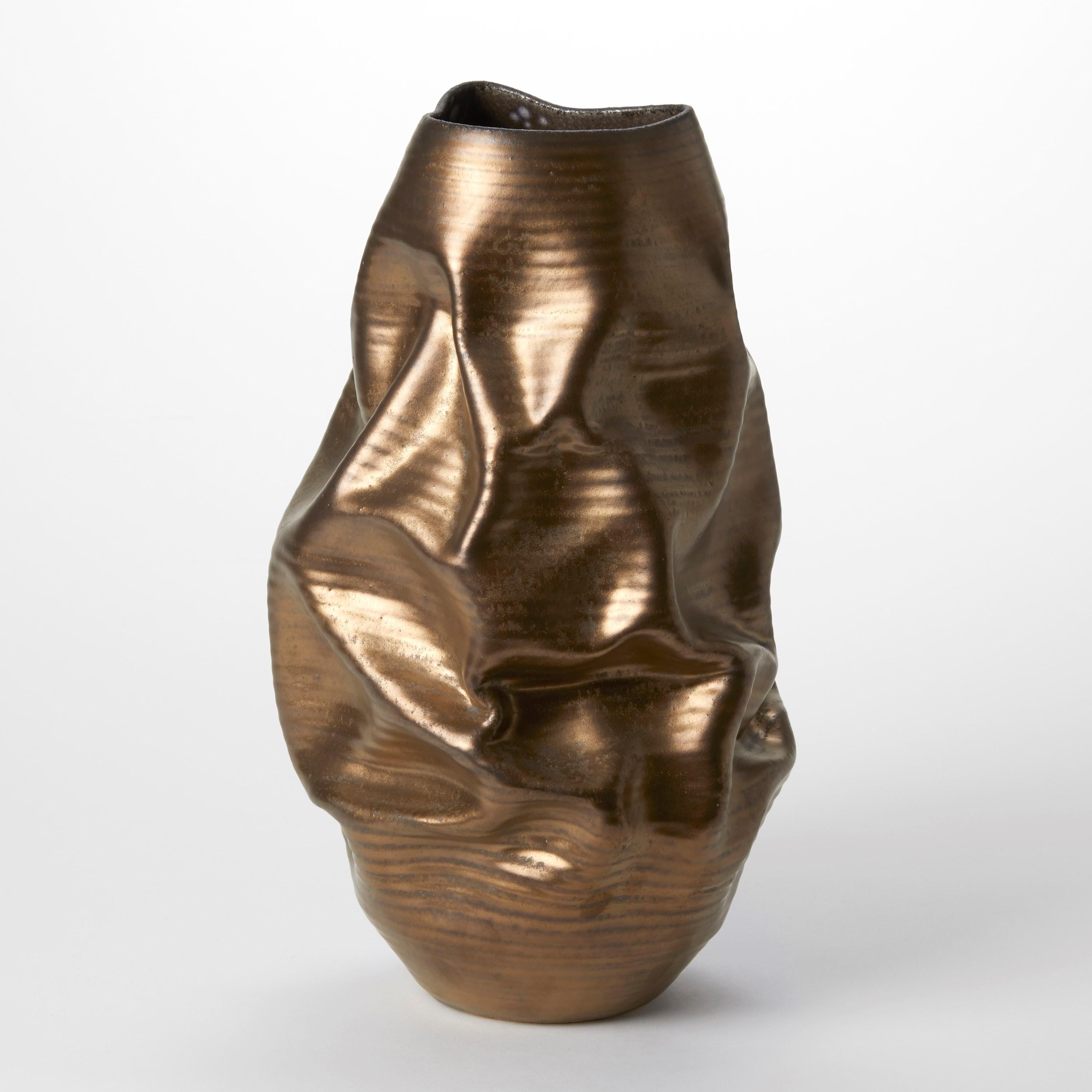 Spagnolo Gold Crumpled Form No 87, scultura astratta sgualcita Nicholas Arroyave-Portela in vendita