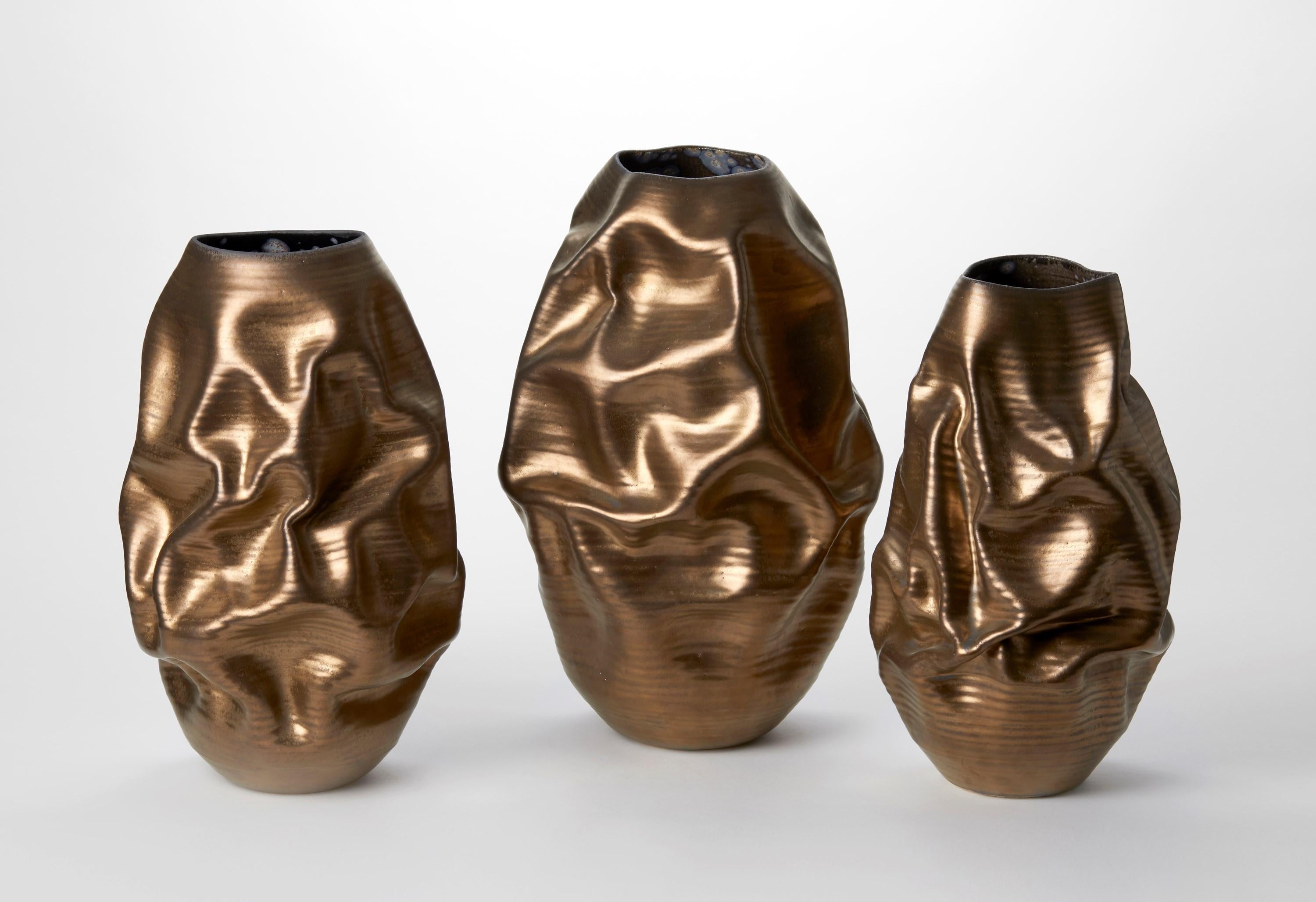 XXI secolo e contemporaneo Gold Crumpled Form No 87, scultura astratta sgualcita Nicholas Arroyave-Portela in vendita