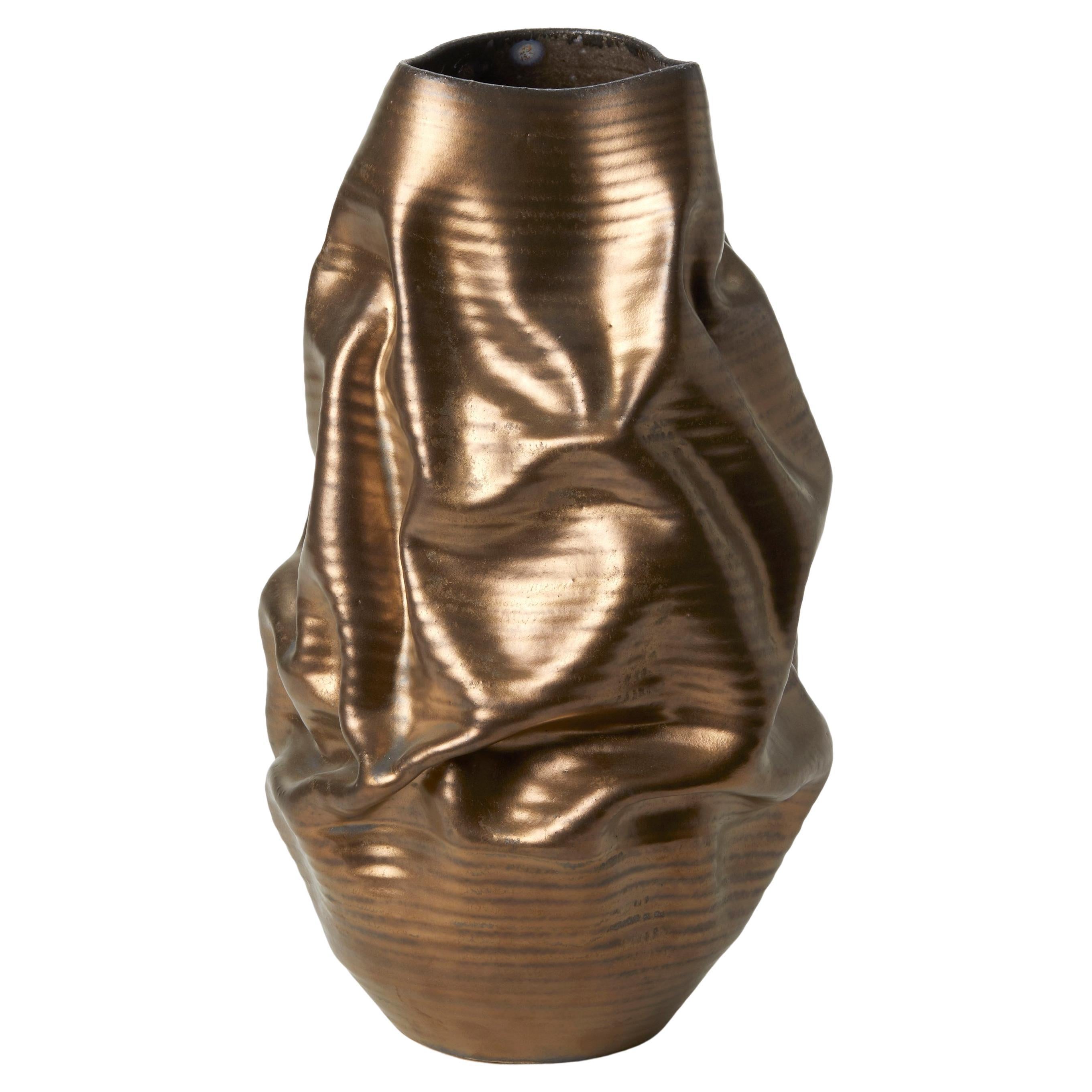 Gold Crumpled Form No 87, scultura astratta sgualcita Nicholas Arroyave-Portela