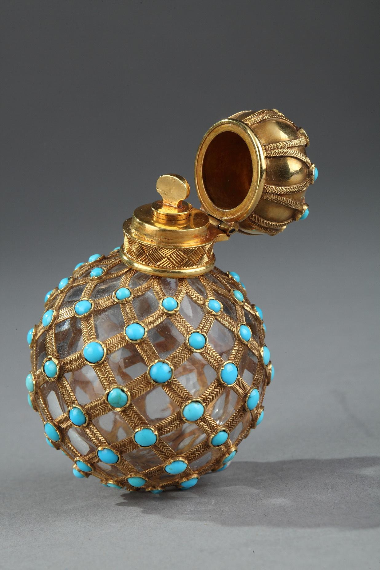 Parfümflask aus Gold, Kristall und Türkis aus der Restaurationszeit (Antiker Kissenschliff) im Angebot