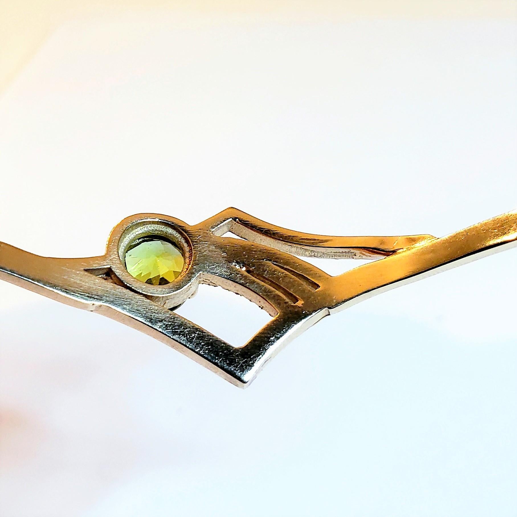 Il bracciale Antares, parte della collezione Shooting Stars, è stato progettato per coordinarsi in modo giocoso con gli altri design del gruppo Antares. Si tratta di un bracciale elegante e moderno in 14ky. Questo bracciale è incastonato con un