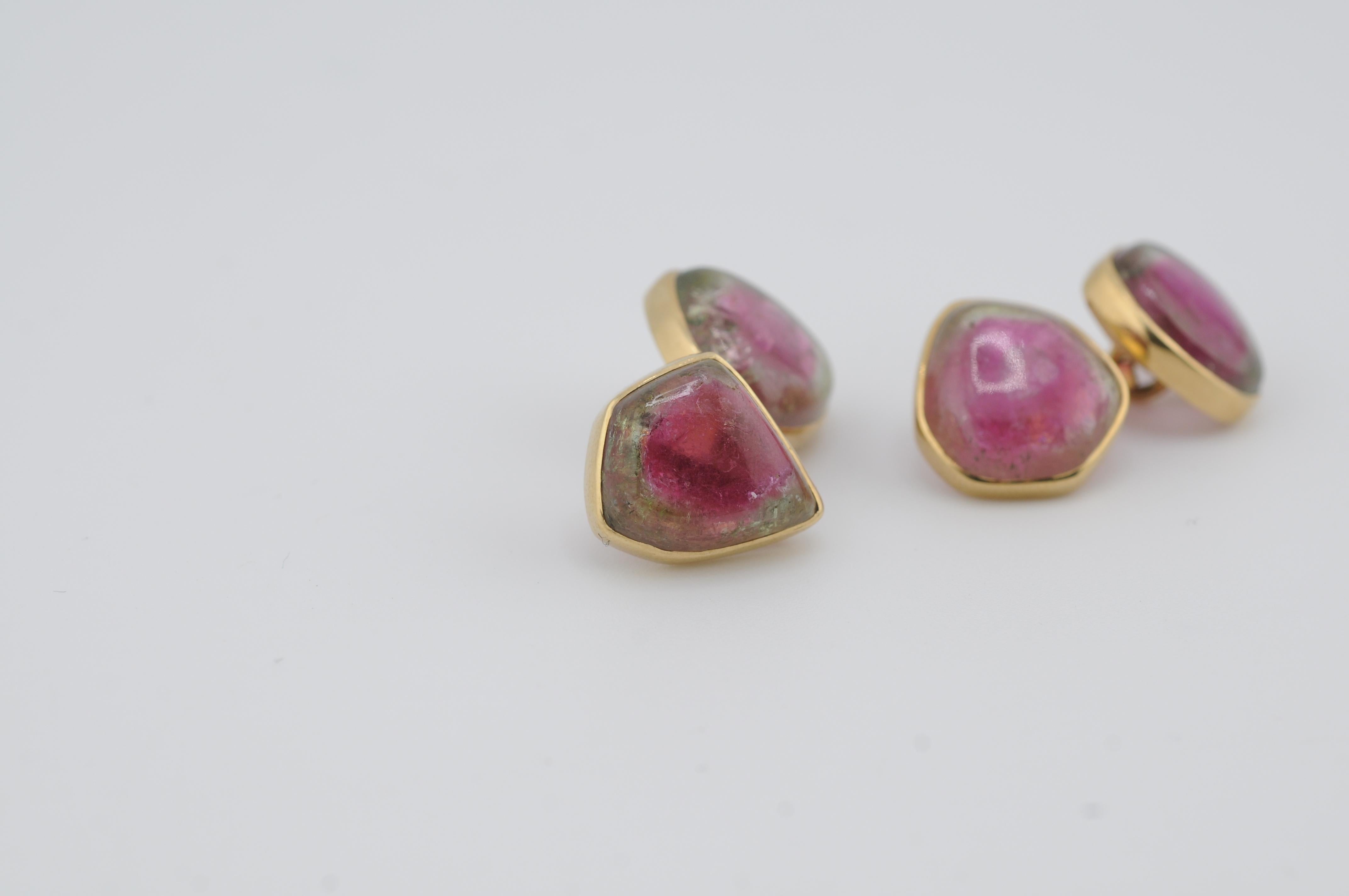 Taille grossière Boutons de manchette en or avec cristaux de tourmaline bicolore naturelle melon d'eau en vente