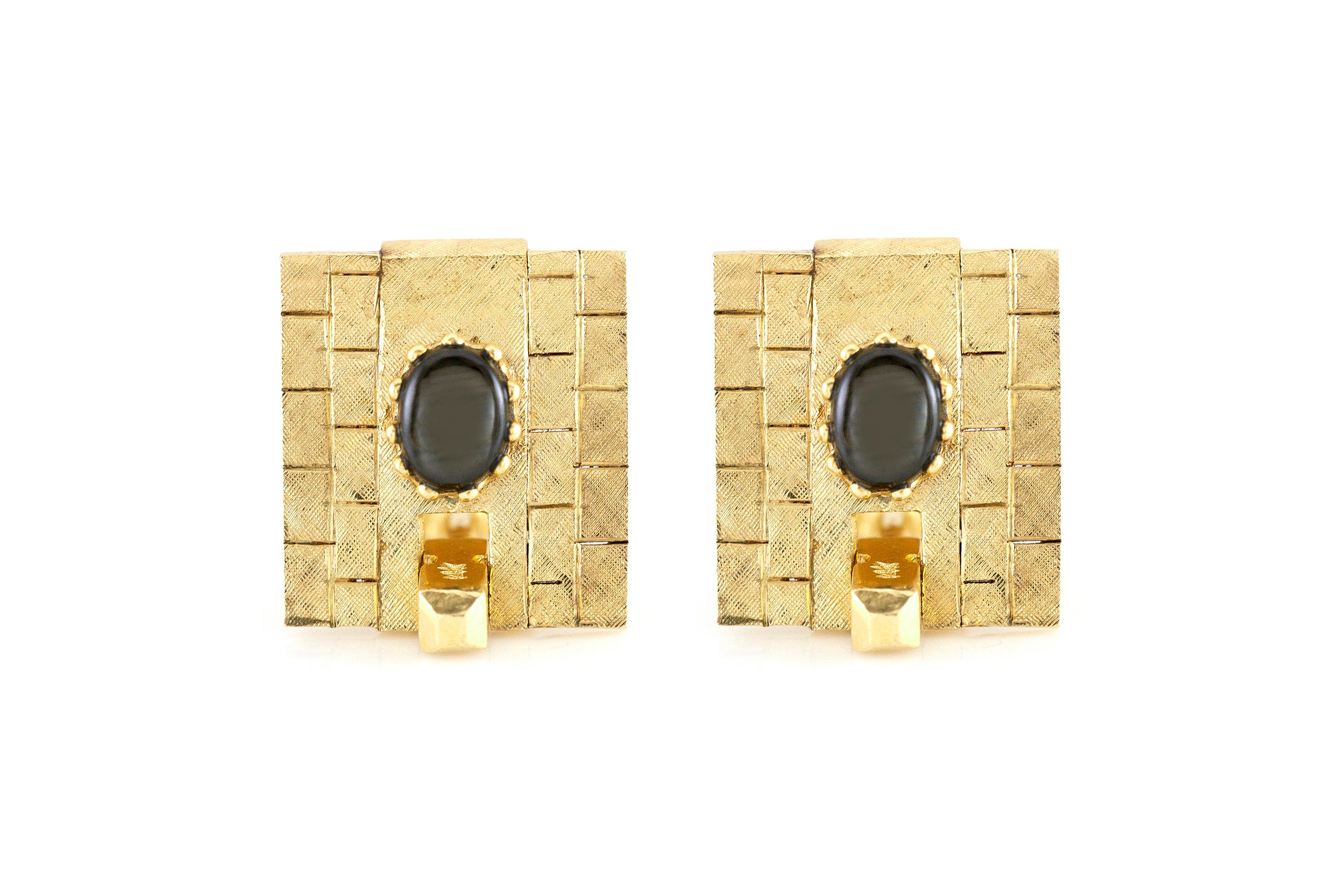 Cufflinks finely crafted in 14k yellow gold weighing a total of 12.7 dwt., size of each cufflink is 1.15 inch. Circa 1960.