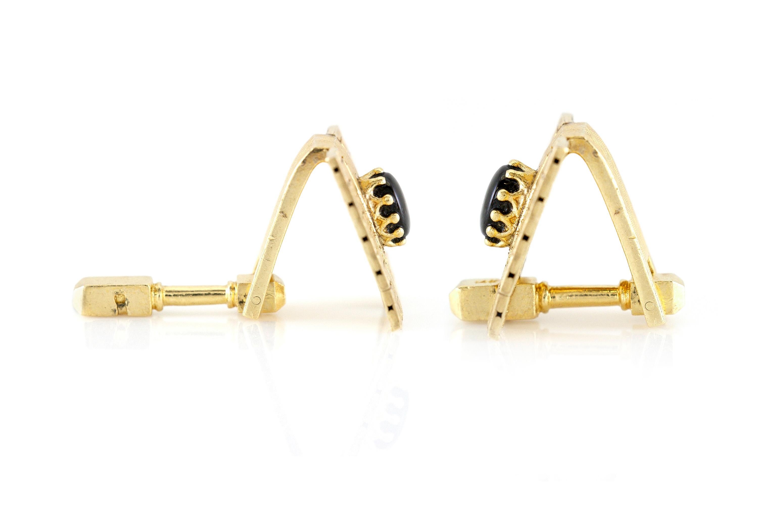 Gold Cufflinks with Onyx In Excellent Condition For Sale In New York, NY