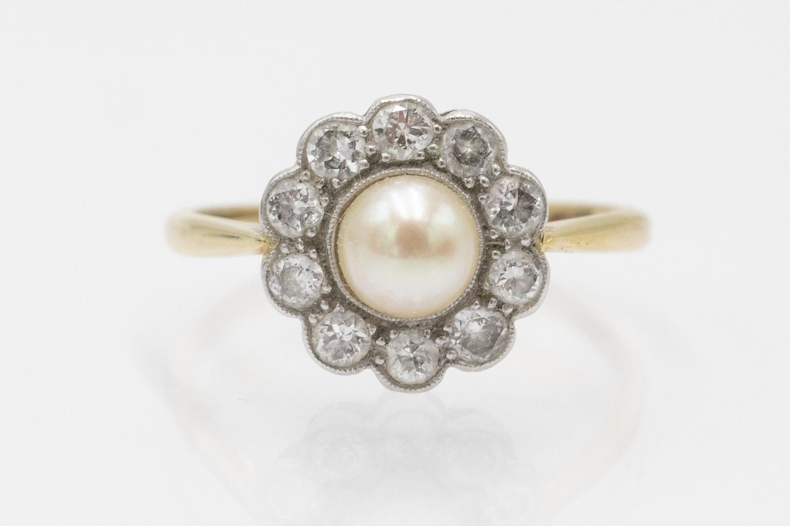 Antique gold ring in the form of a flower with a pearl and diamonds in old cuts, Western Europe, early 20th century

Made of 18-karat yellow gold (0.750 fineness) and platinum elements.

Set with a saltwater cultured pearl and diamonds in an old