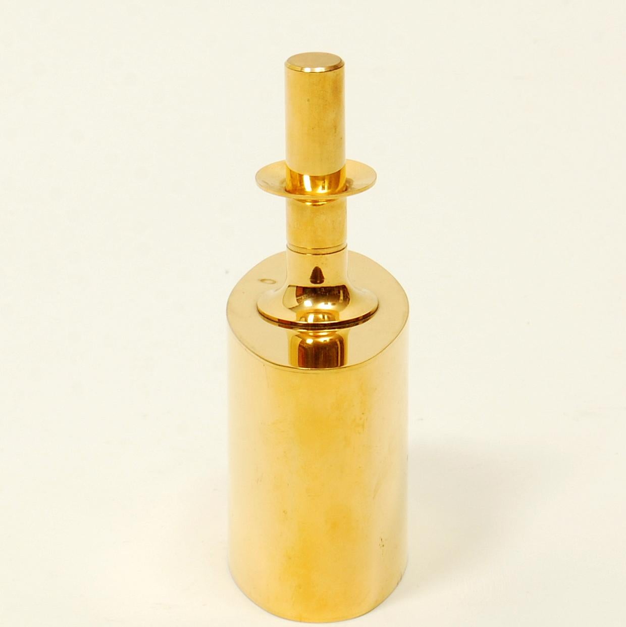 Schnapps flask or decanter designed by Pierre Forsell during the 1950s and produced in Sweden. Solid brass and gold-plated with 23 carat gold.
 