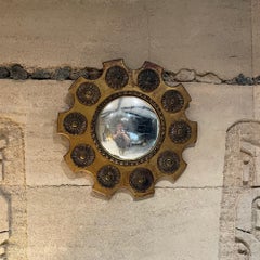 Miroir mural rond antique en or avec médaillon baroque incurvé en bois doré, années 1950