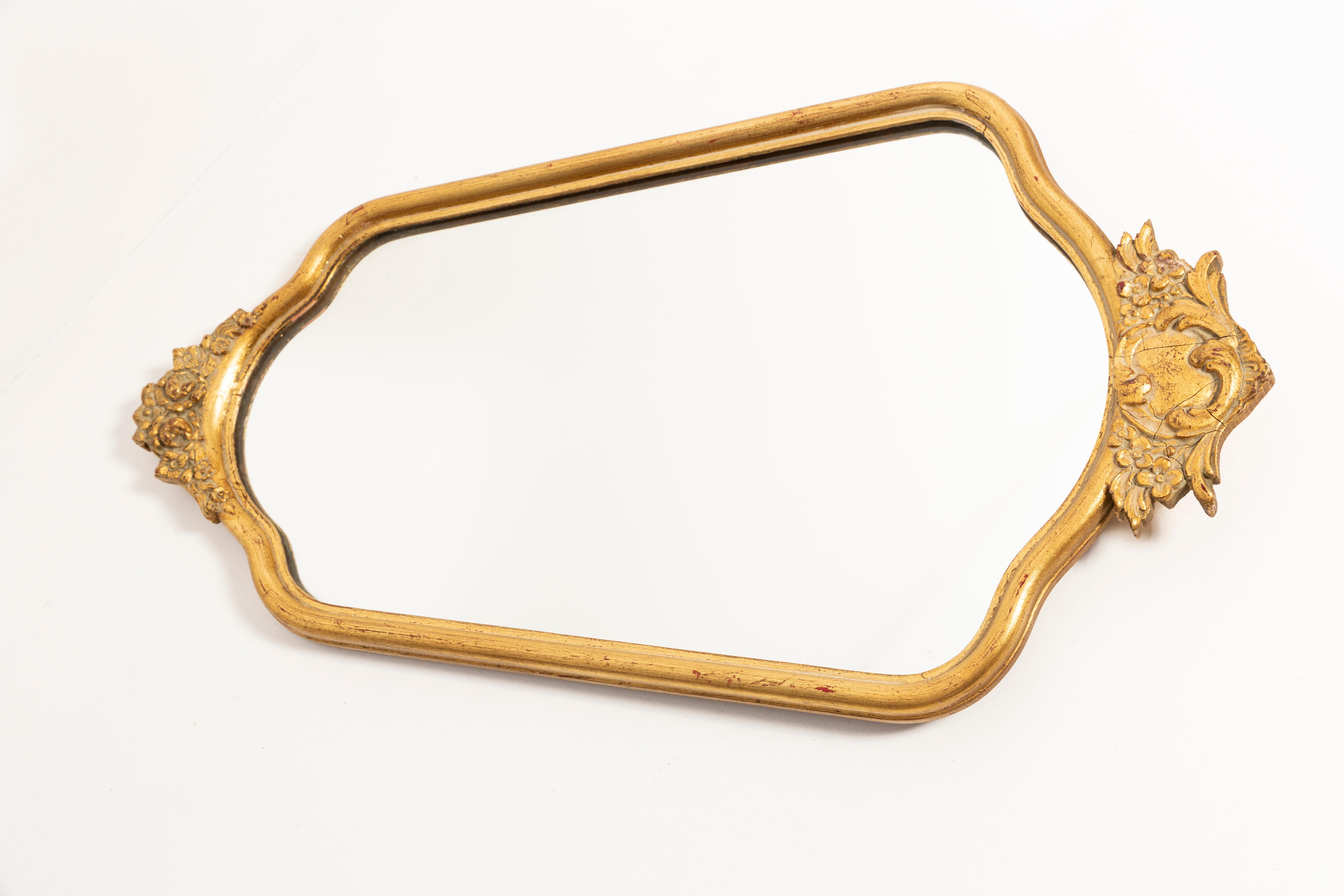Dekorativer Holzspiegel aus Gold, Italien, 1960er Jahre im Angebot 1