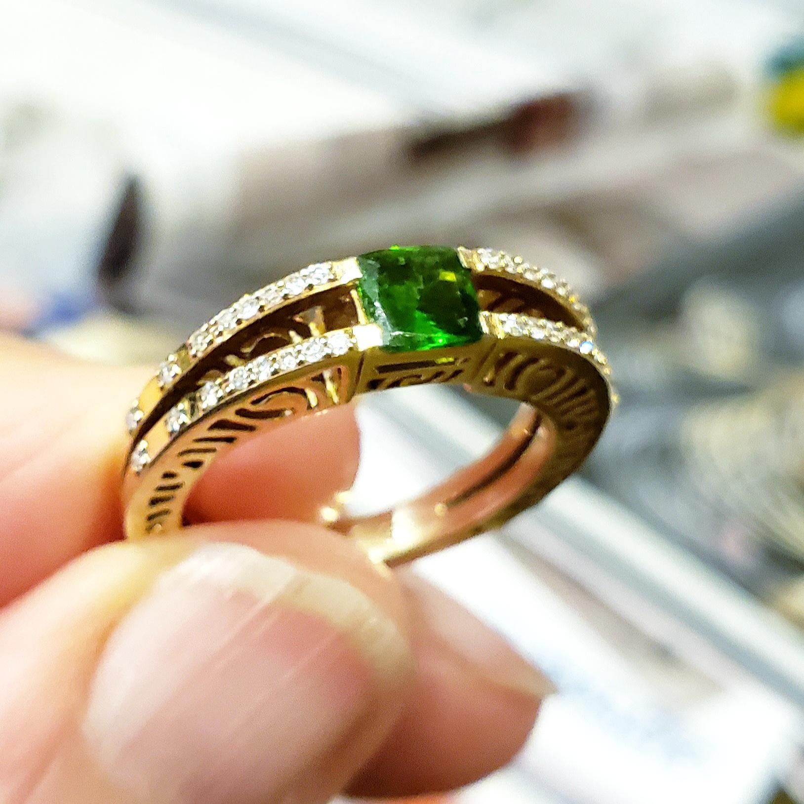 Gold, Diamond and Chrome Tourmaline Split Shank Ring In New Condition For Sale In Carlisle, MA