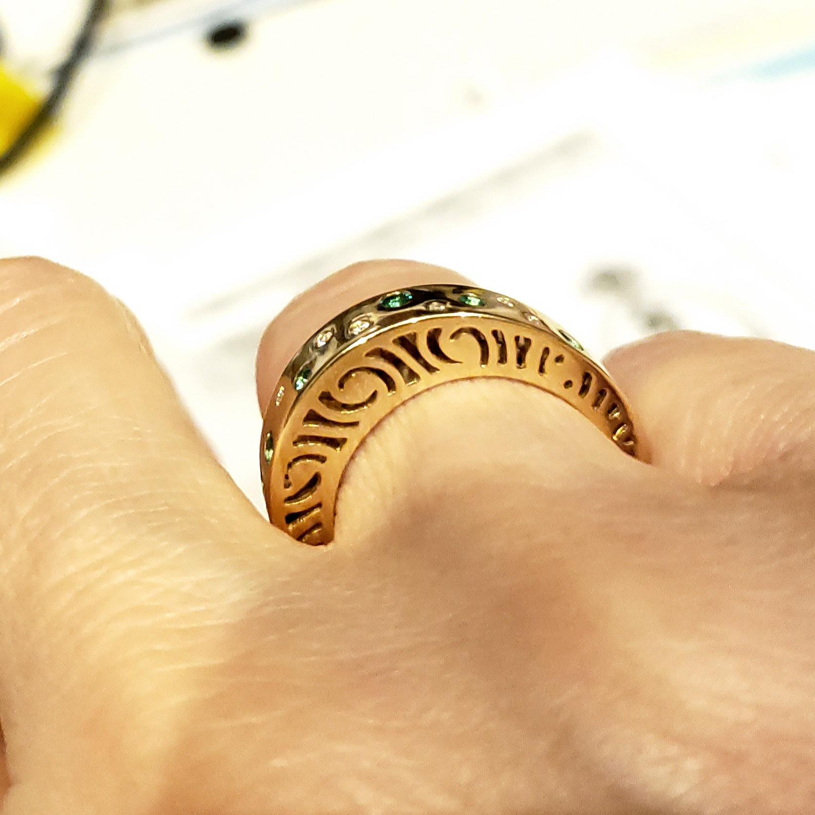 Round Cut Gold, Diamond and Emerald Band Ring