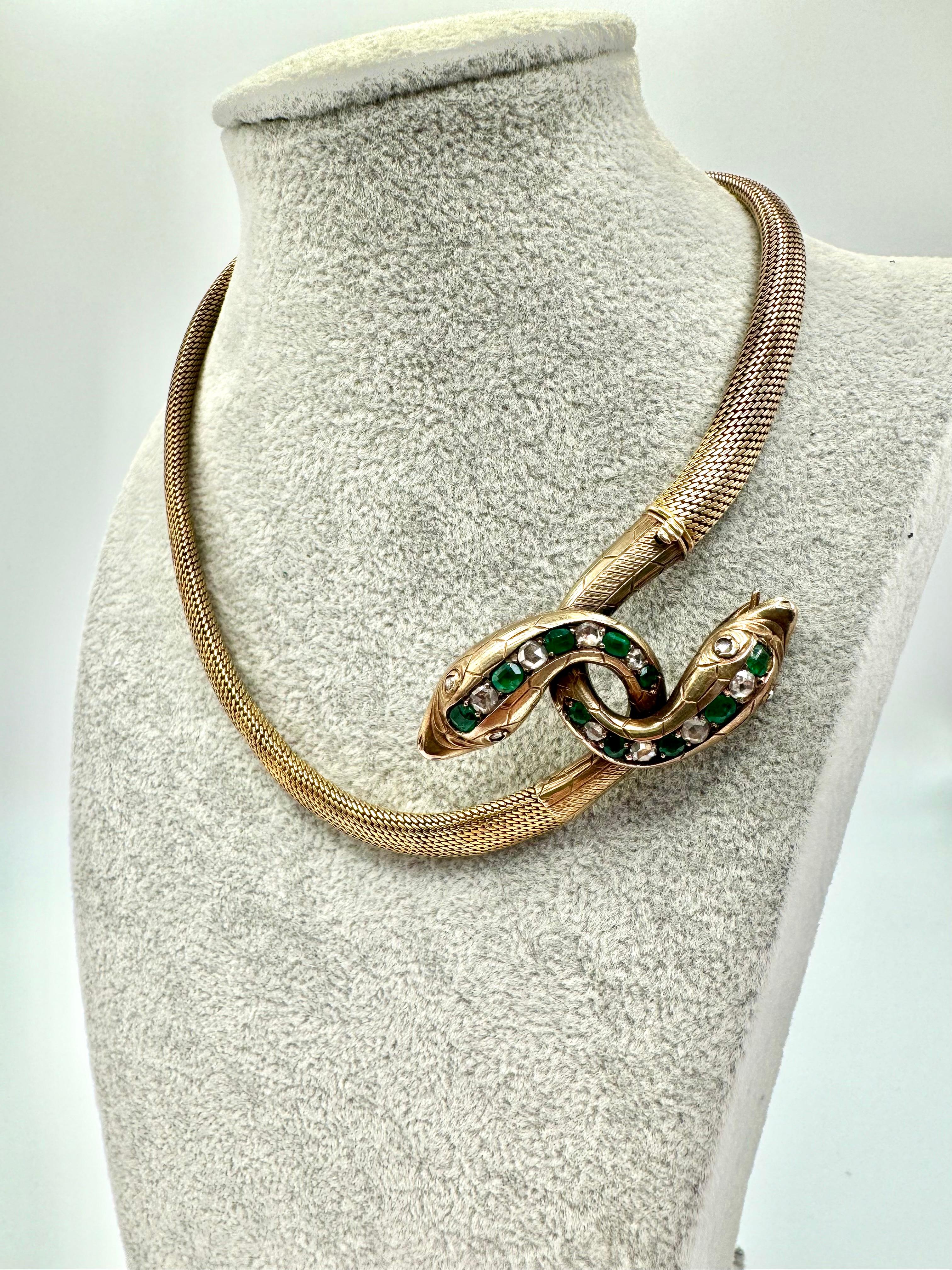 Taglio a rosa Bracciale a serpente con diamanti e smeraldi in oro giallo 14K in vendita