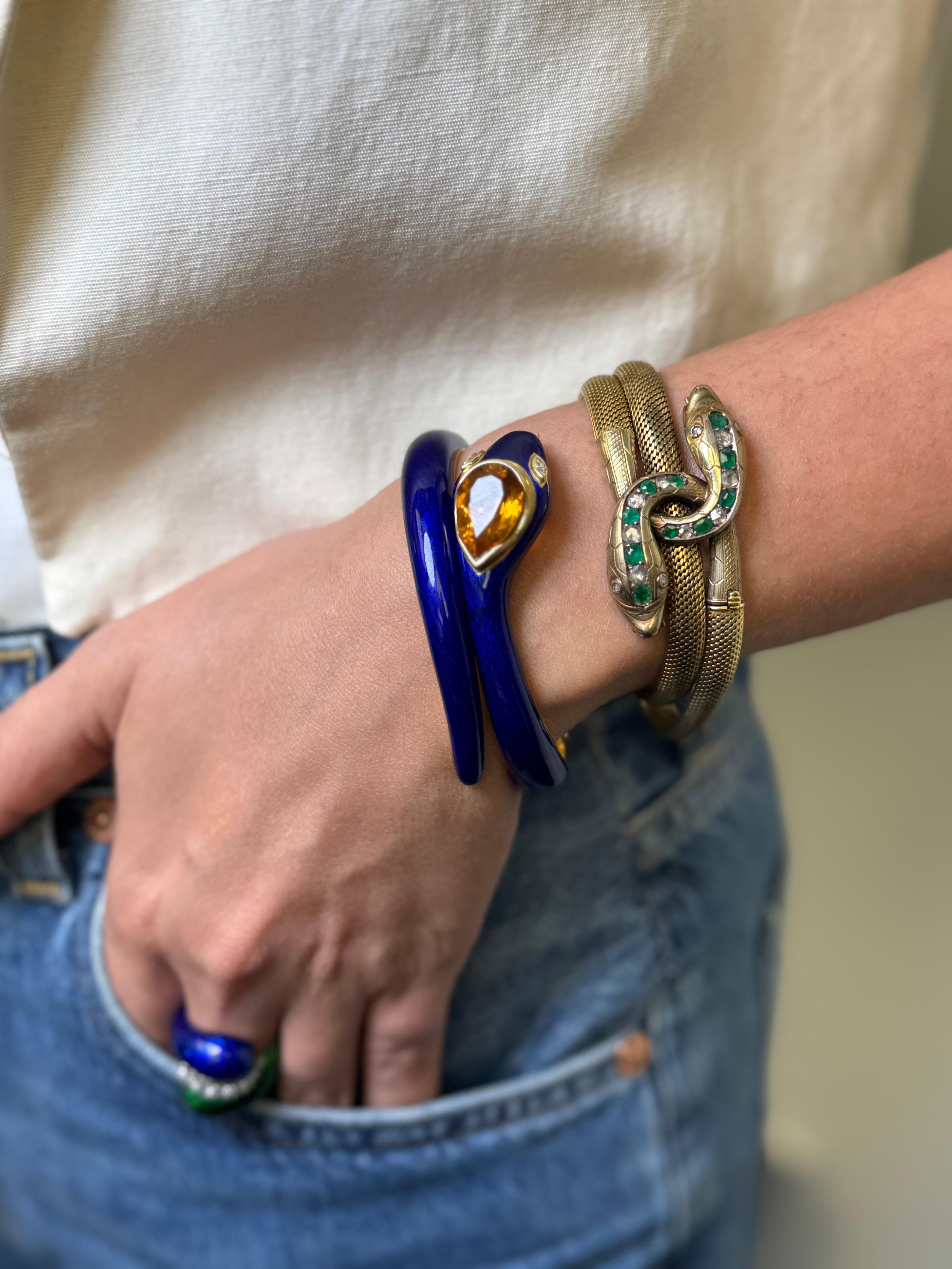 da uomo o donna Bracciale a serpente con diamanti e smeraldi in oro giallo 14K in vendita