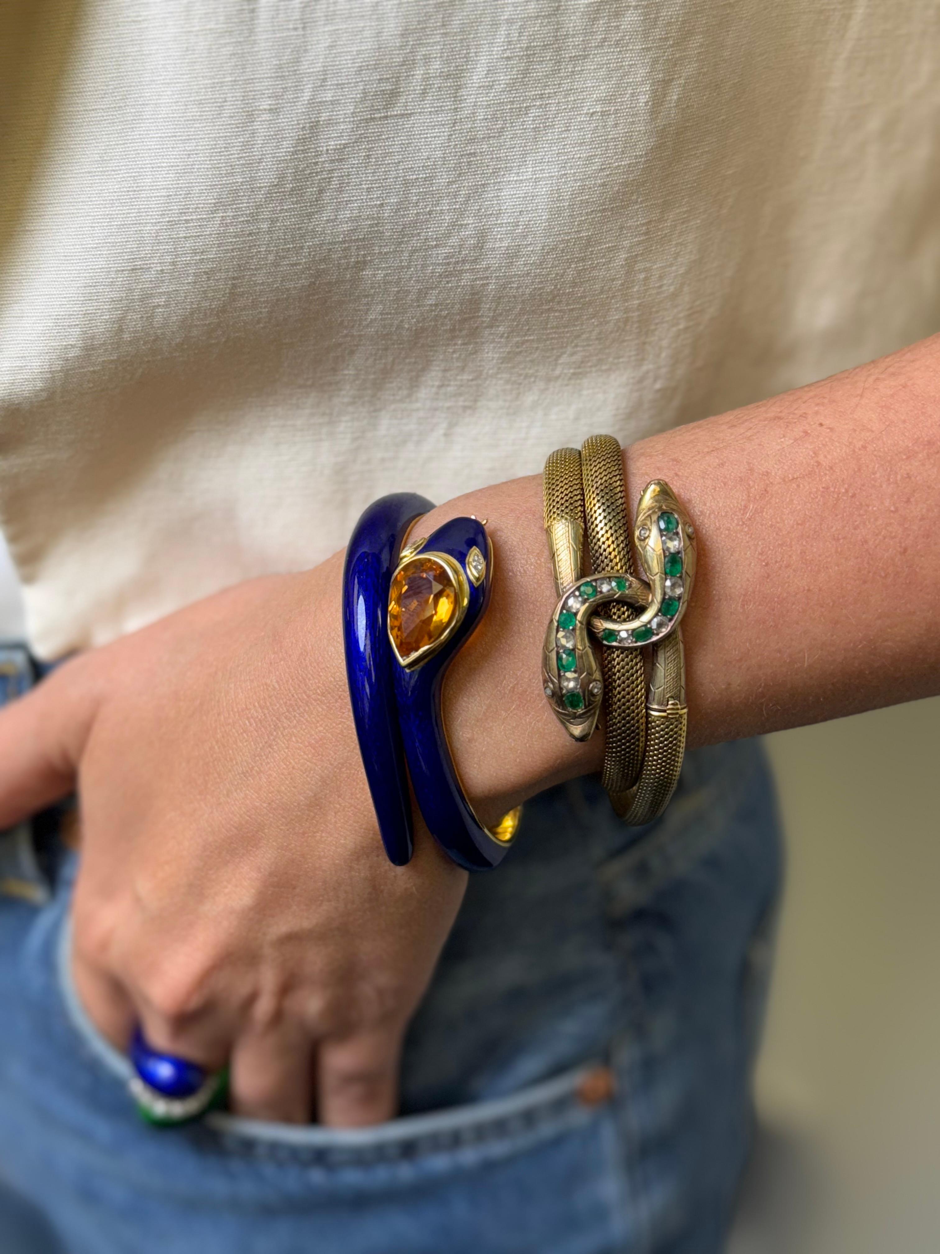 Bracciale a serpente con diamanti e smeraldi in oro giallo 14K in vendita 1