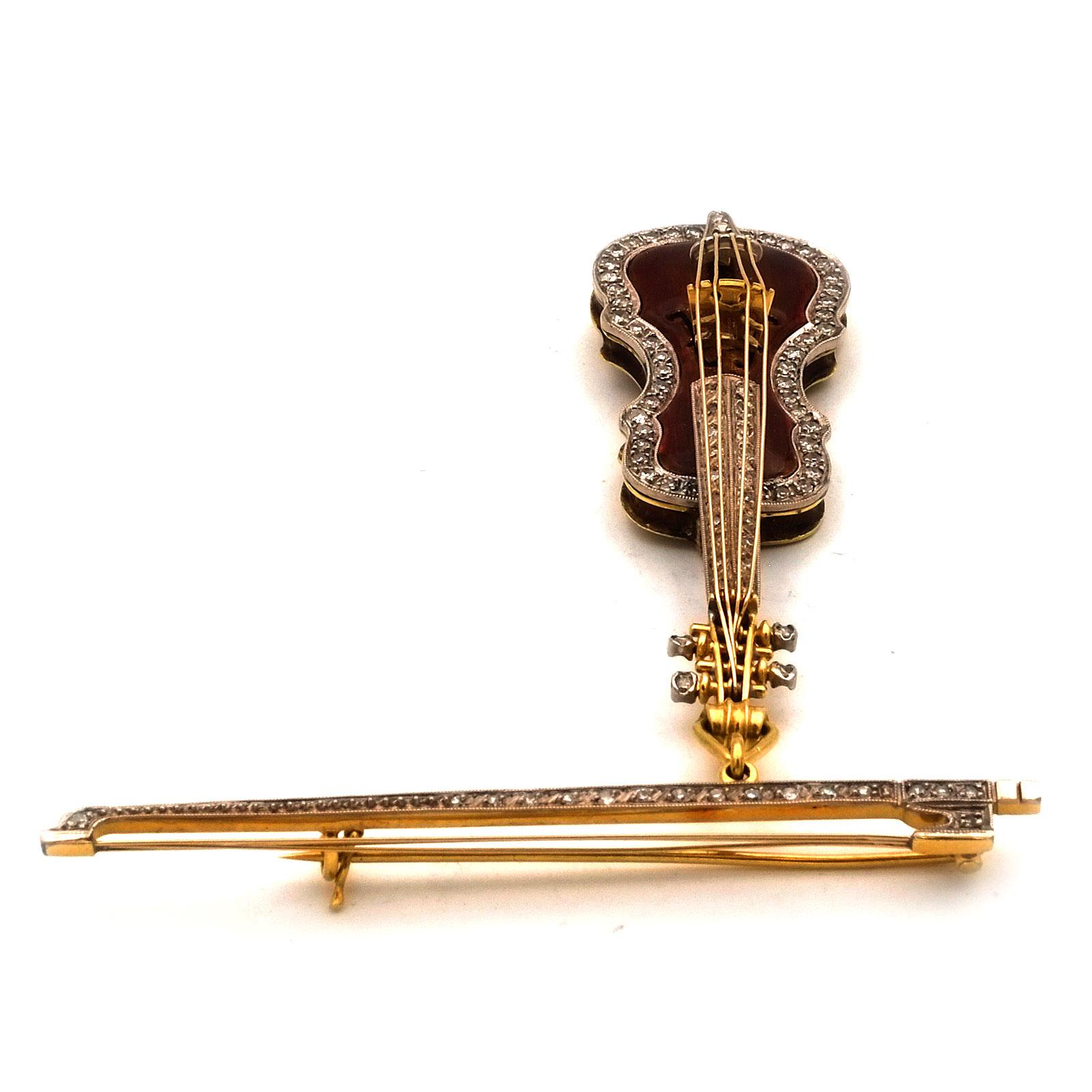 Gold Diamond and Enamel Stradivari Violin and Bow Brooch, circa 1930 In Good Condition For Sale In Goettingen, DE
