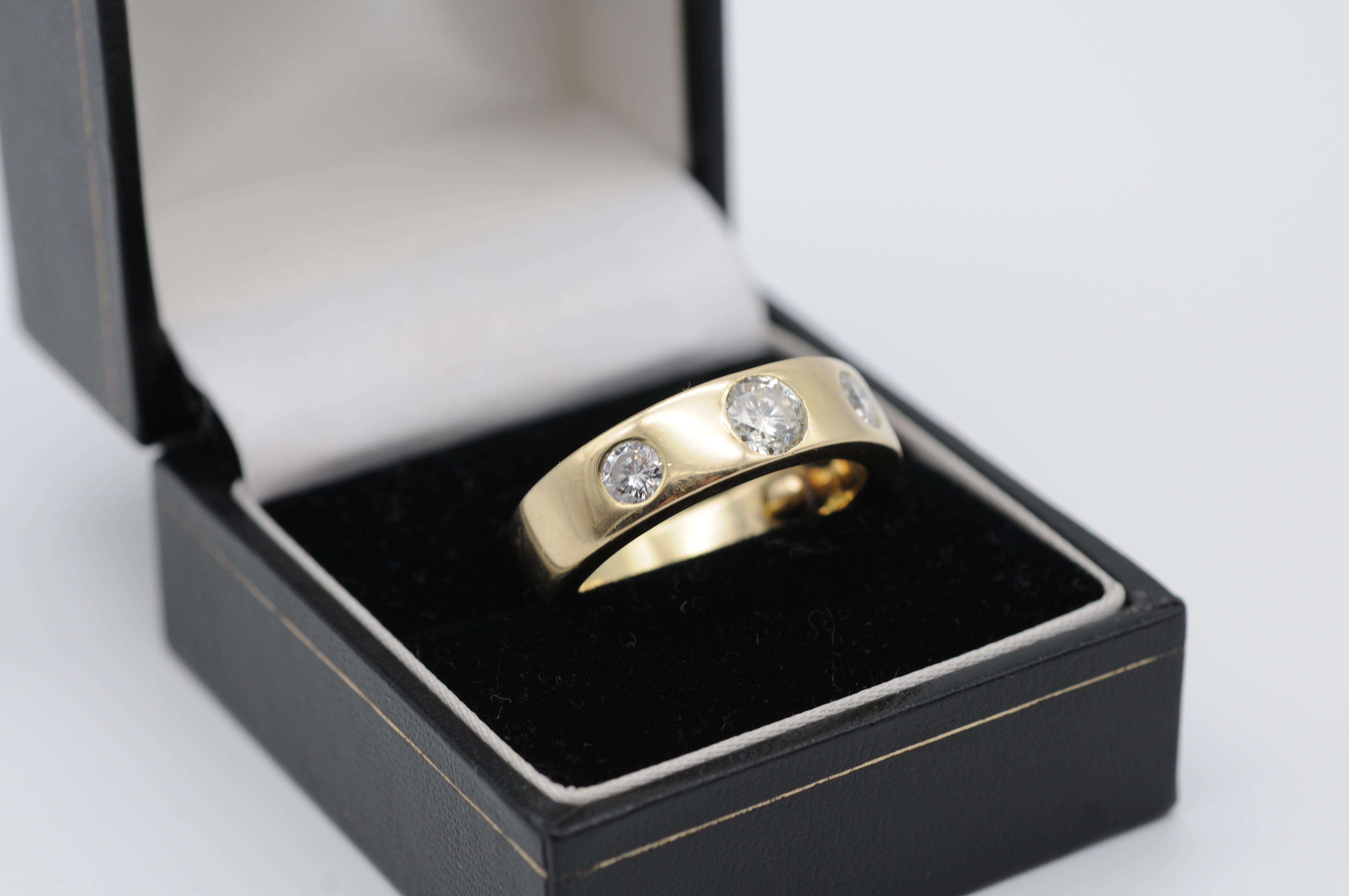 Brilliant Cut Gold Diamond Band Ring of 0.95 in 14k Yellow Gold  For Sale