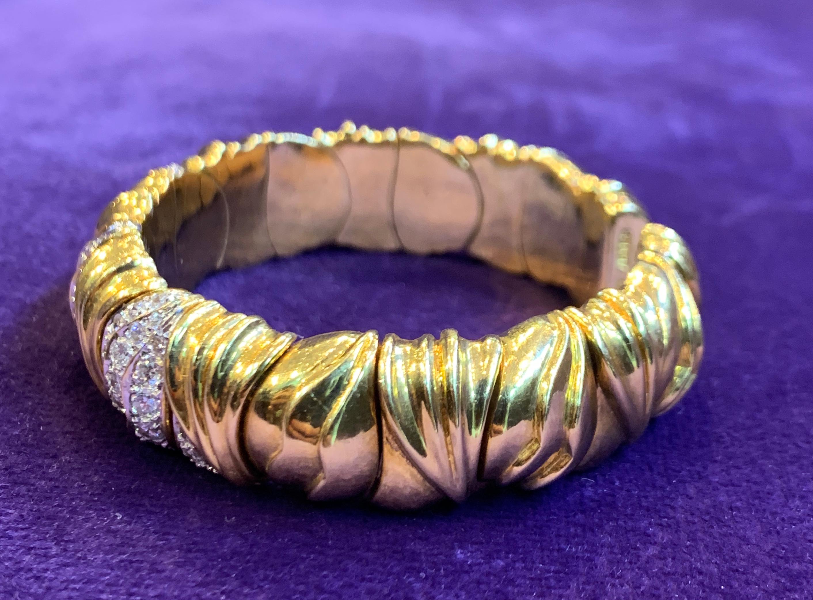 Gold & Diamond Bangle Bracelet In Excellent Condition In New York, NY