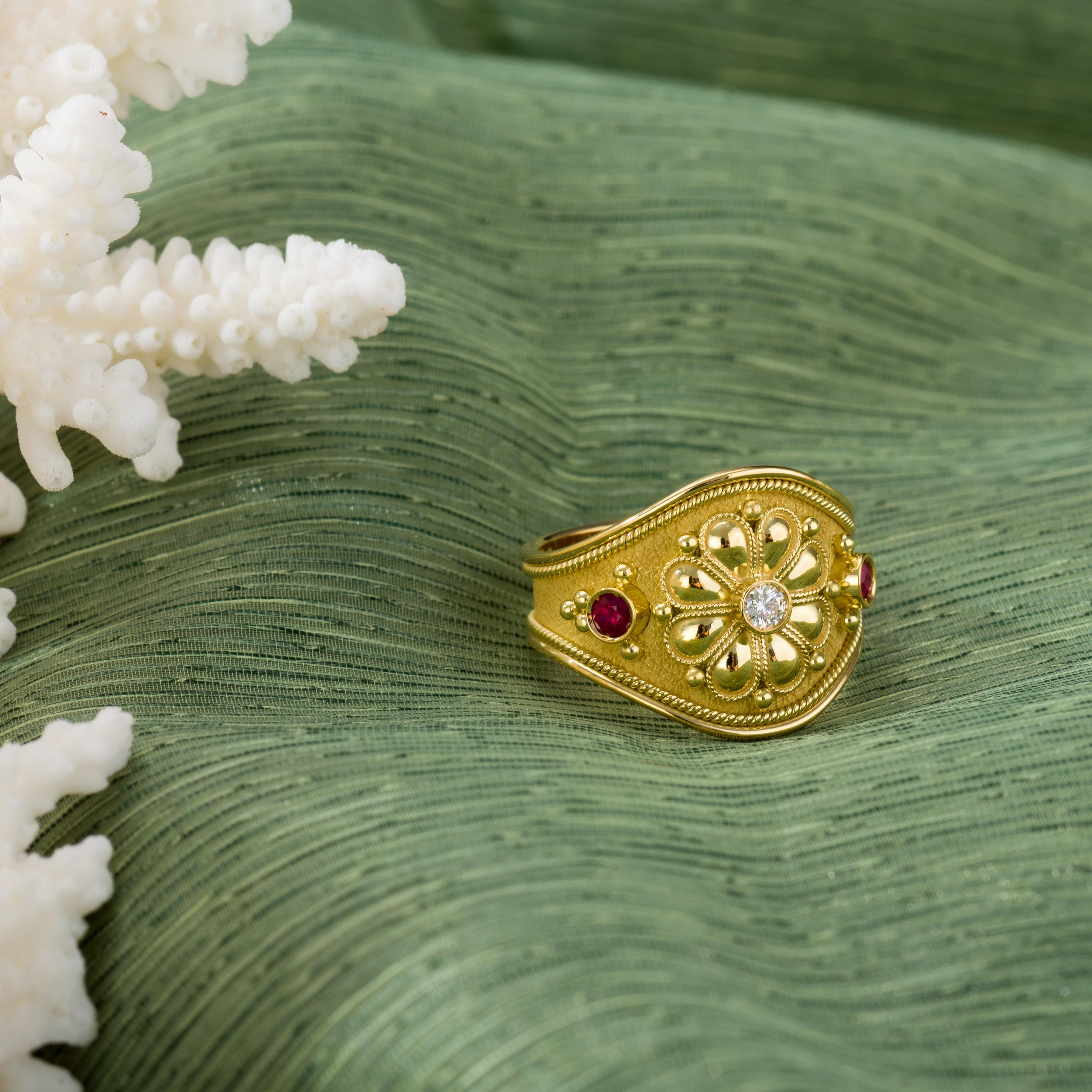 Byzantinischer Gänseblümchenring aus Gold mit Rubinen und Diamanten Damen im Angebot