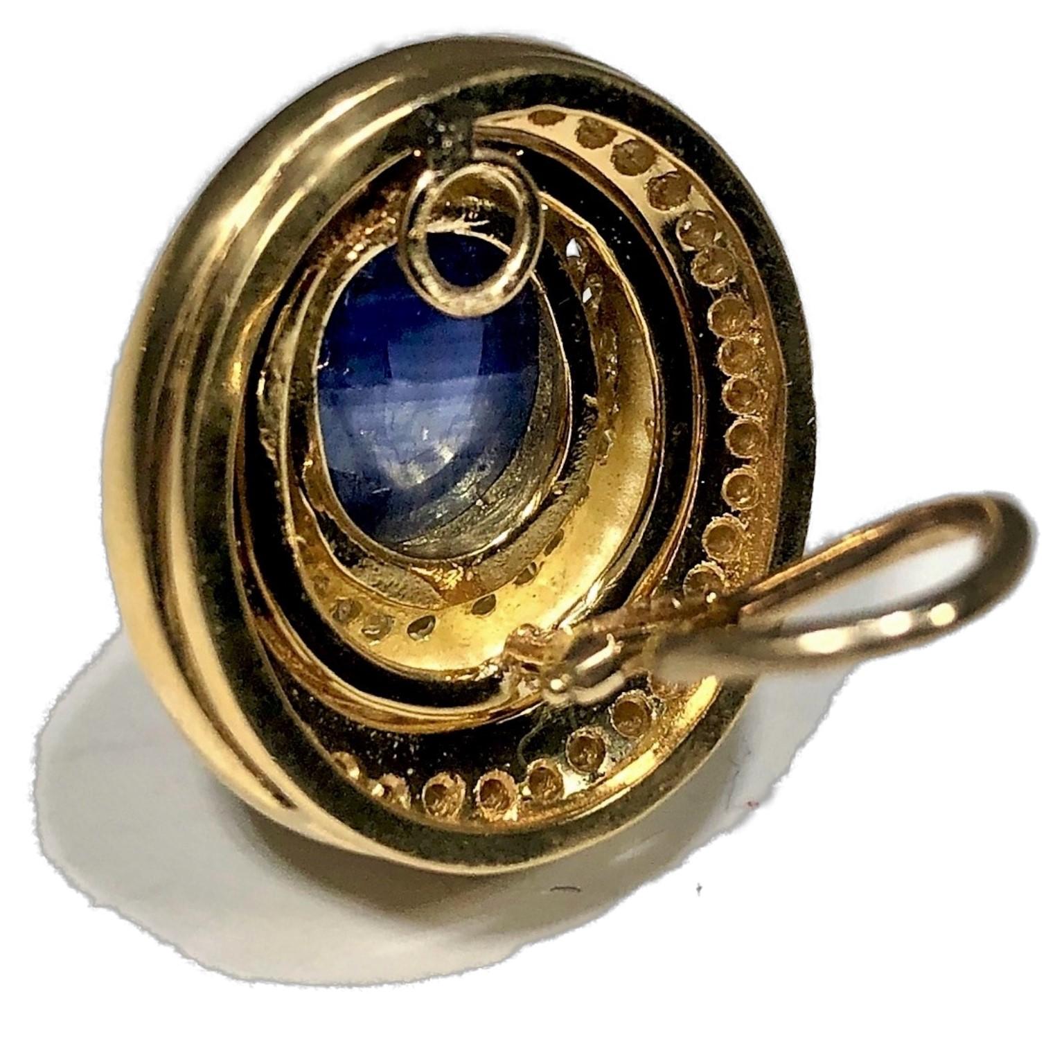 Ovale Ohrringe aus Gold mit Diamanten und Cabochon-Saphiren im Zustand „Gut“ in Palm Beach, FL
