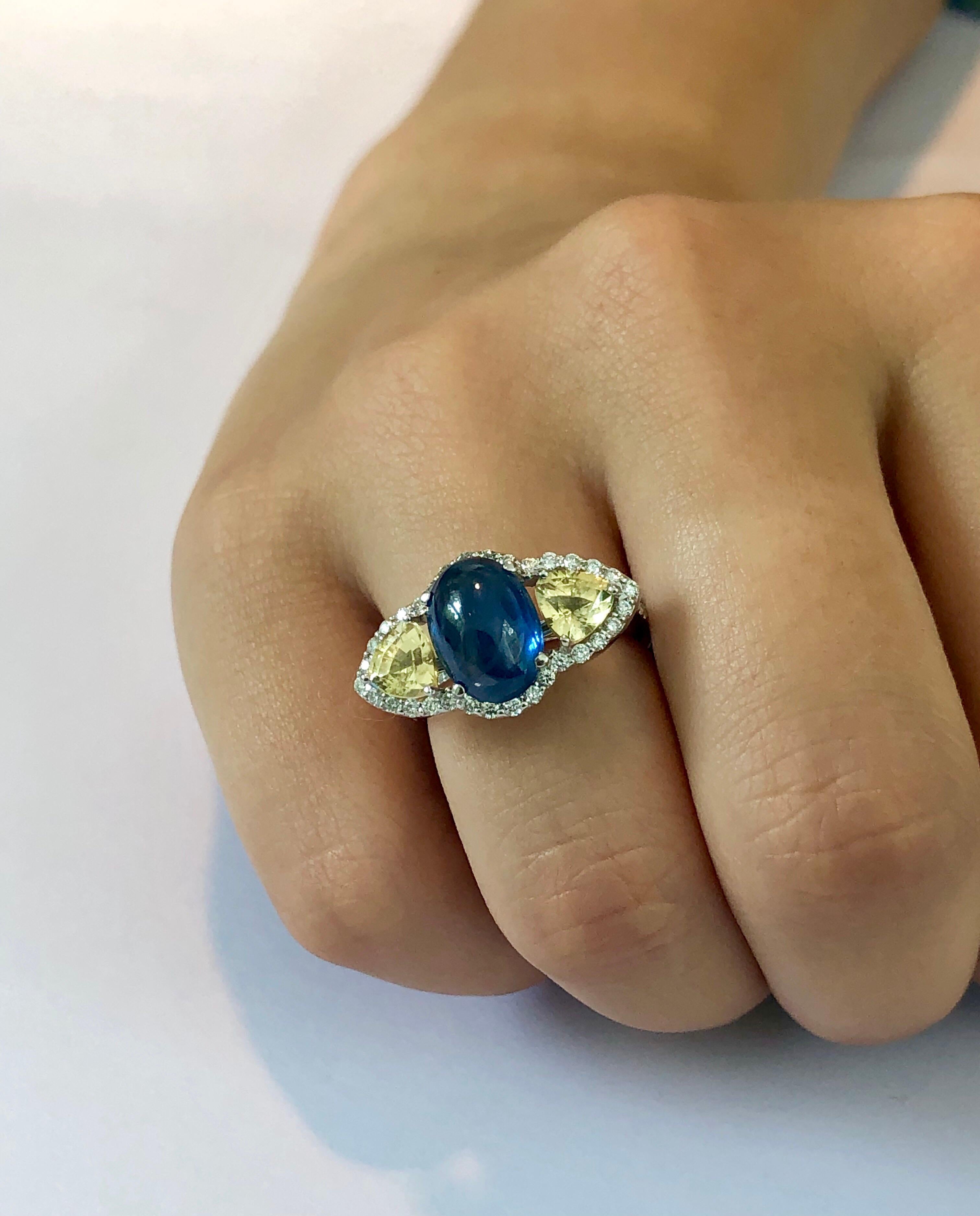 Cabochon Sapphire Yellow Sapphire Diamond Cocktail Gold Ring Weighing 6.74 Carat In New Condition In New York, NY
