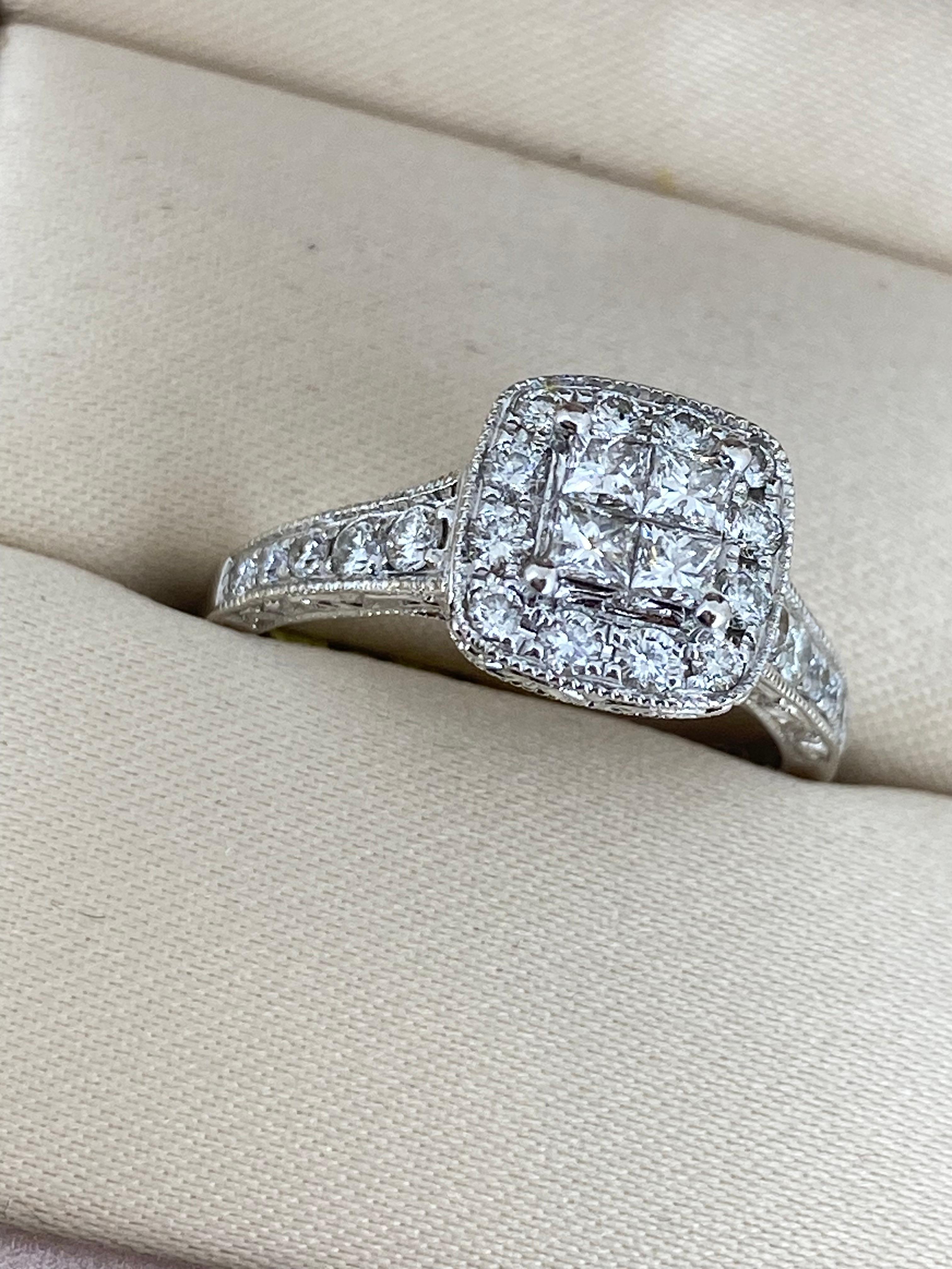 Anello in oro e diamanti a forma di cuscino con incastonatura a illusione di Michael Hill in vendita 1