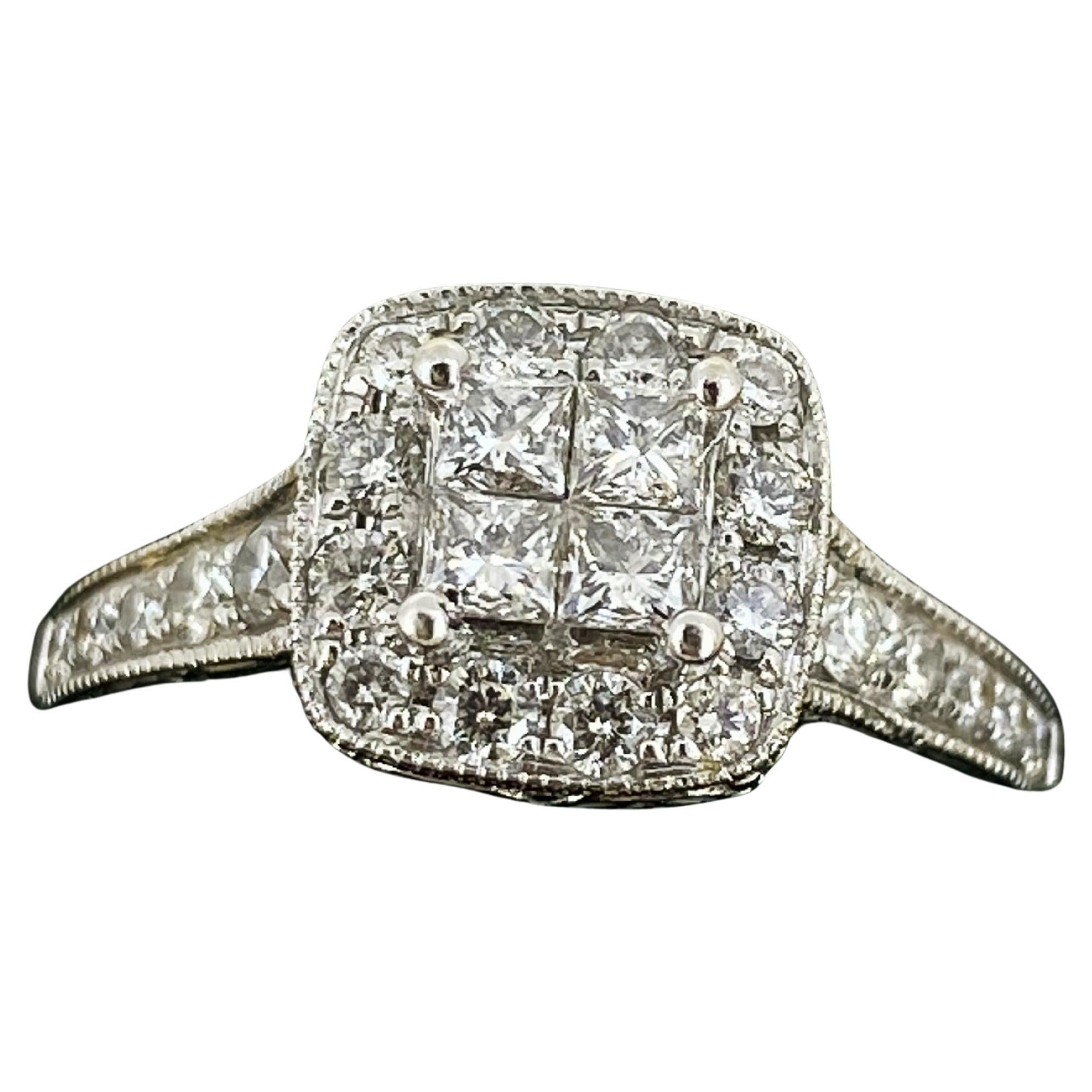 Anello in oro e diamanti a forma di cuscino con incastonatura a illusione di Michael Hill in vendita