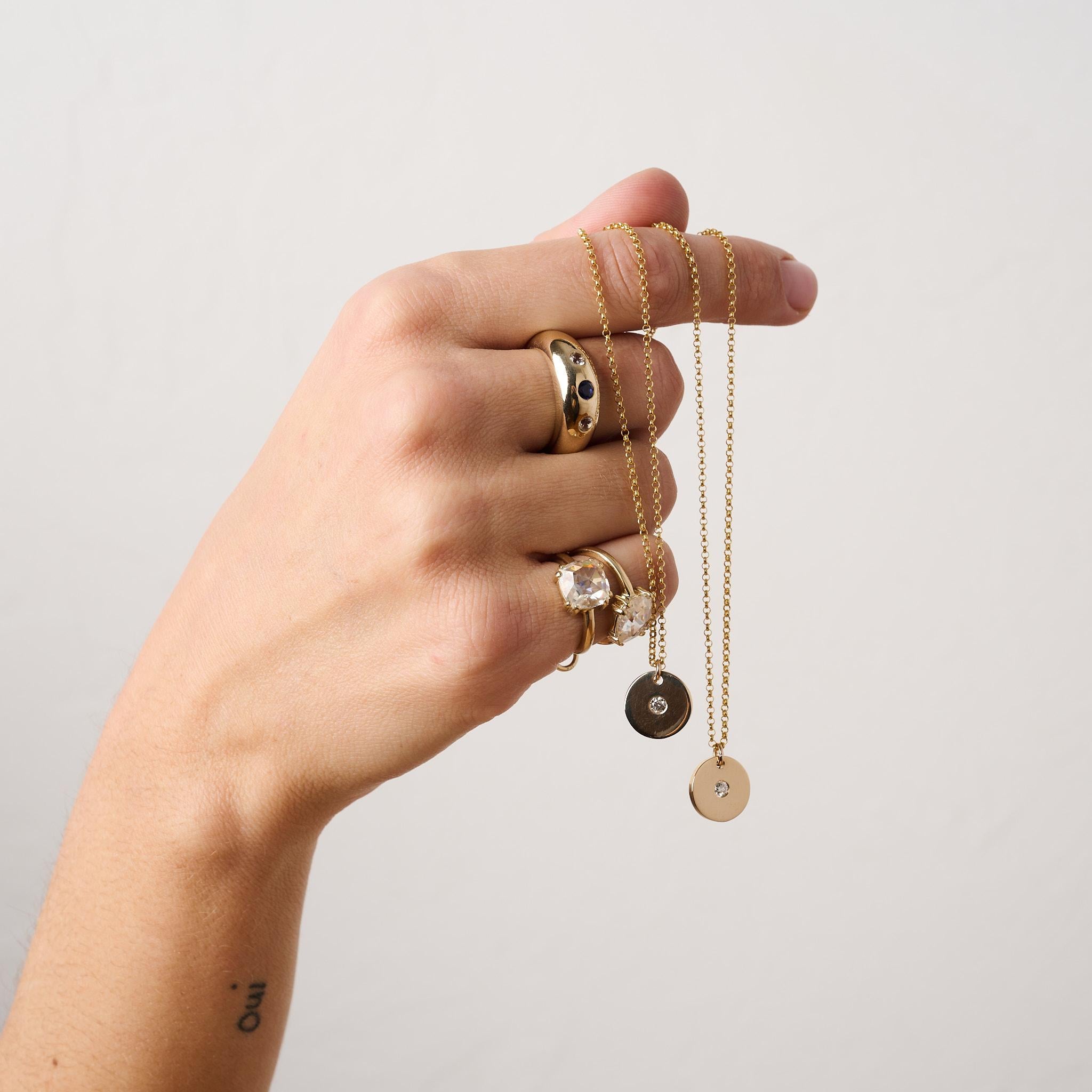 Collana con disco di diamanti in oro in vendita 1