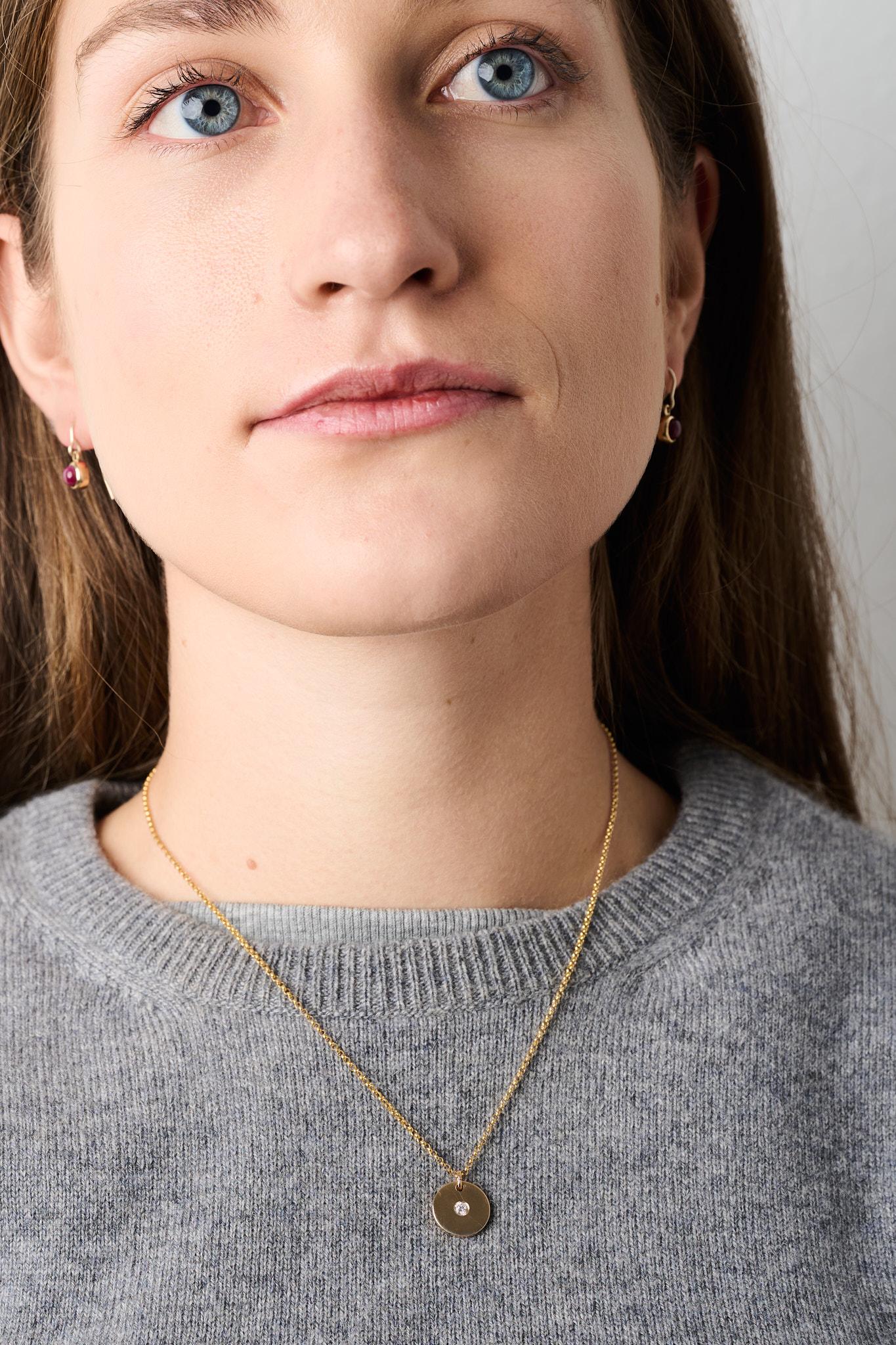 Collana con disco di diamanti in oro in vendita 3