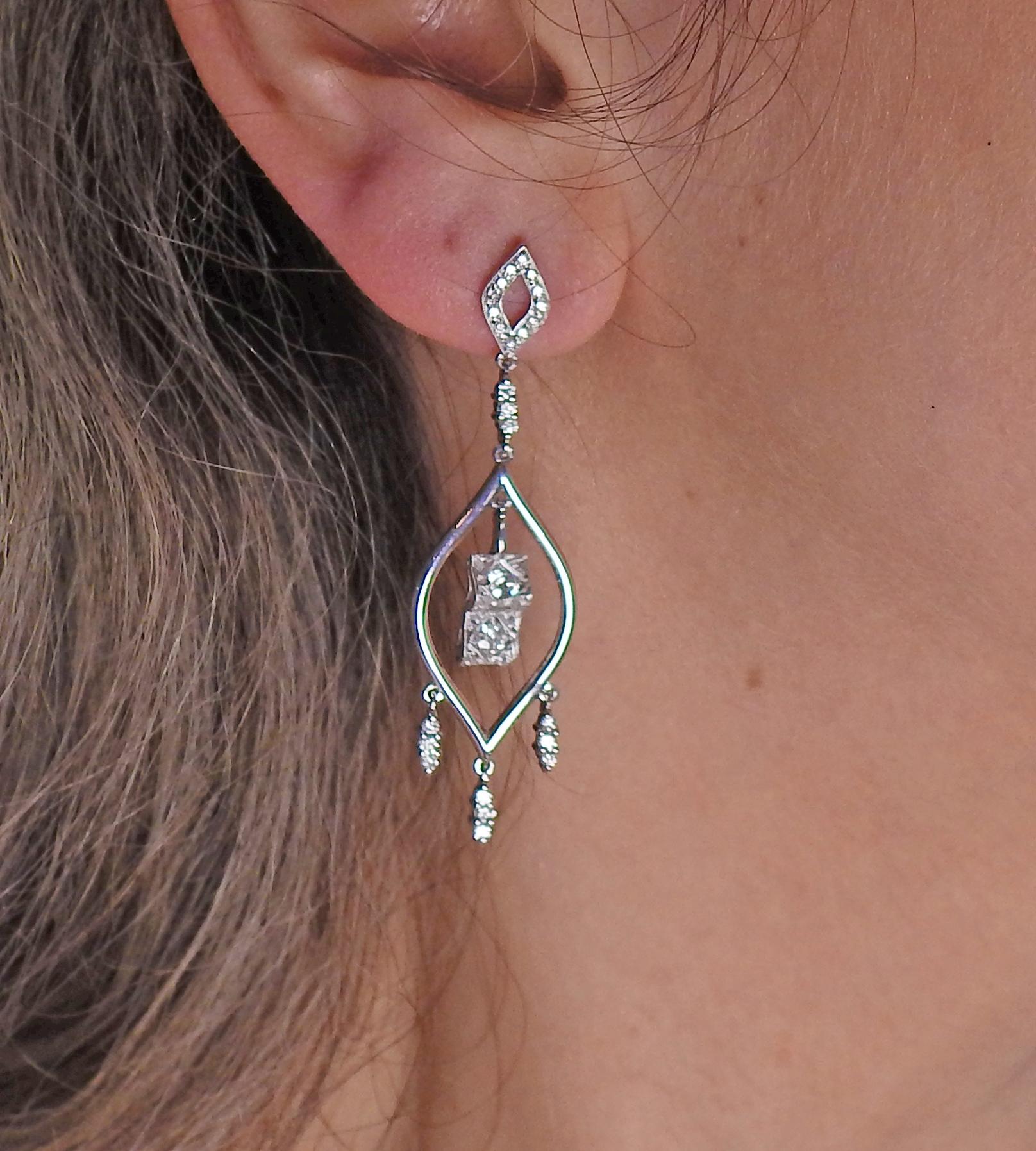 Gold Diamond Drop Earrings In Excellent Condition For Sale In New York, NY
