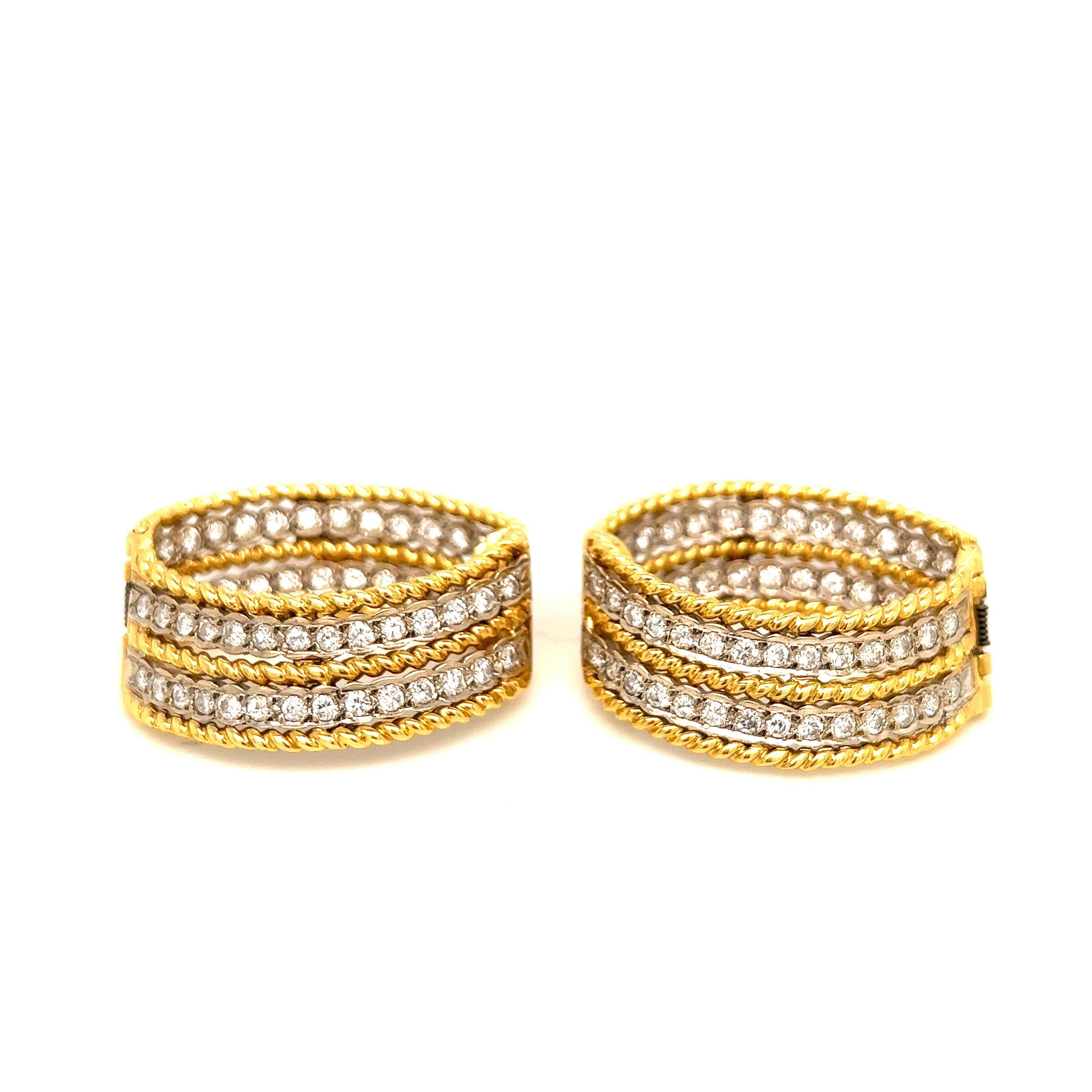 Gold and diamond earrings

Hinged hoops set with full-cut diamonds of approximately 3.5 carats, 18 karat yellow gold; marked 18k

Size: width 1 inch, length 1.19 inch
Total weight: 25.2 grams