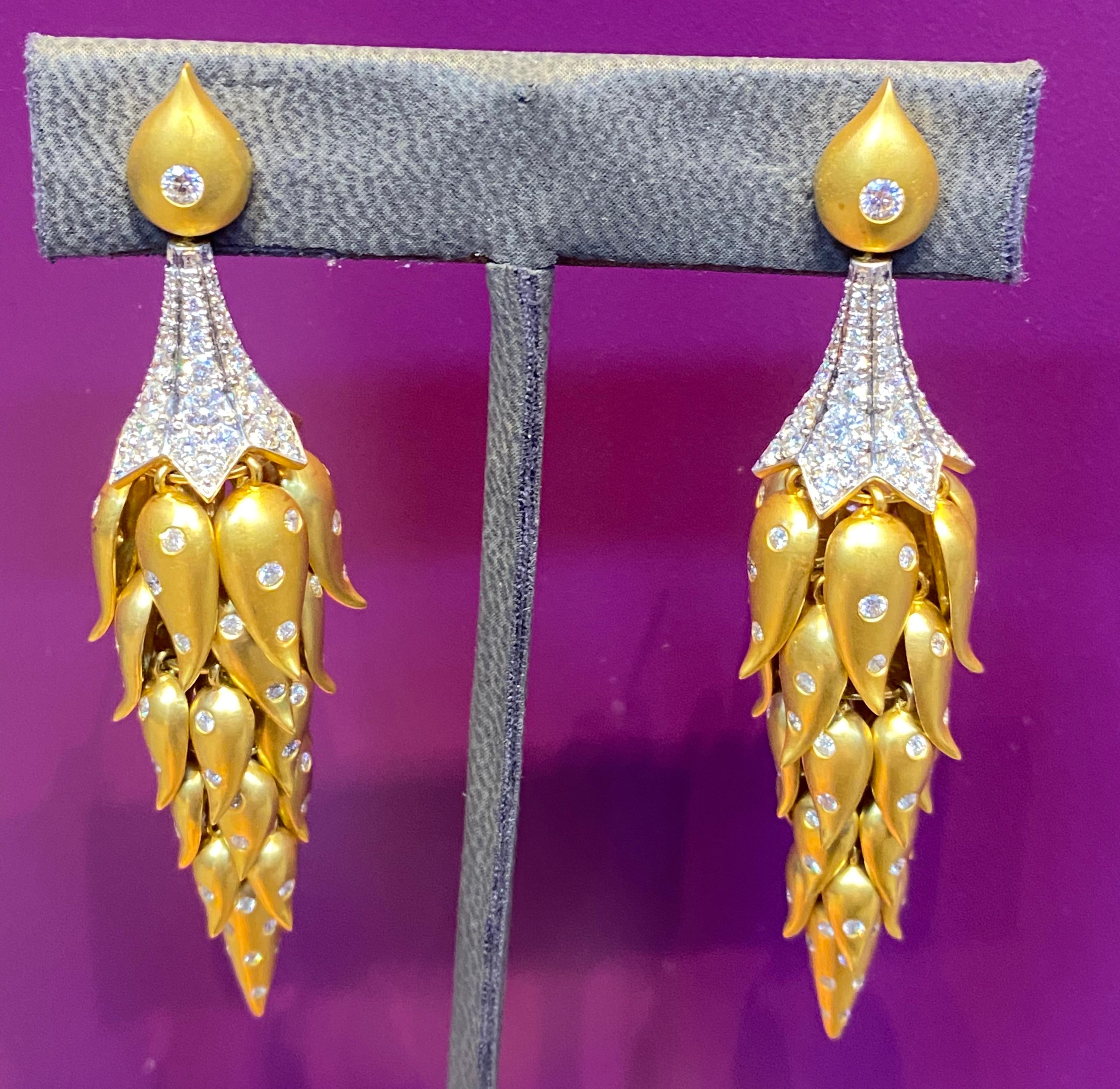 Gold and Diamond Earrings In New Condition For Sale In New York, NY