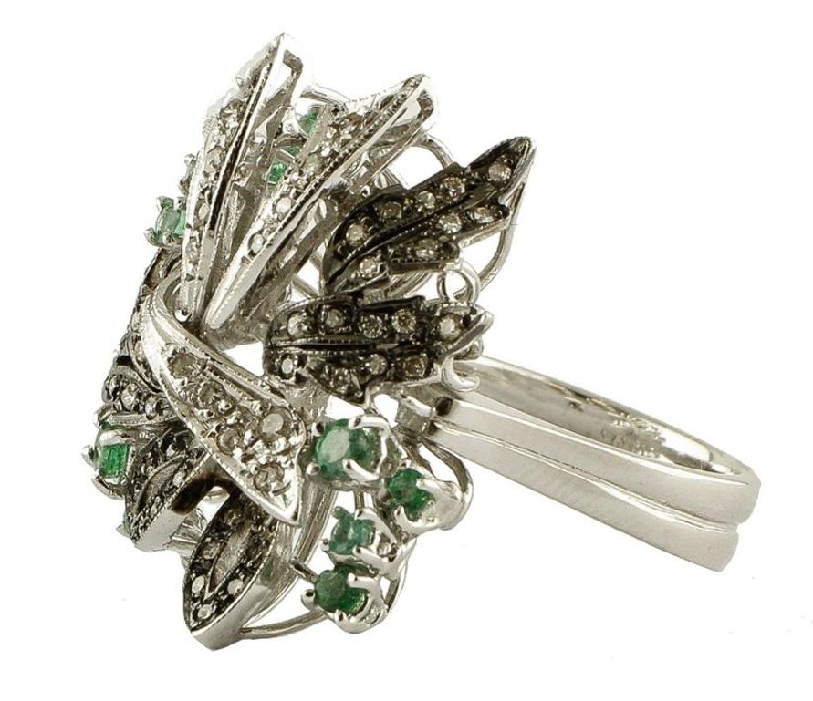 SHIPPING POLICY:
No additional costs will be added to this order.
Shipping costs will be totally covered by the seller (customs duties included).


Shiny ring in 18kt white gold composed of encrusted diamonds and emeralds.
diamonds 0.57kt
tot weight