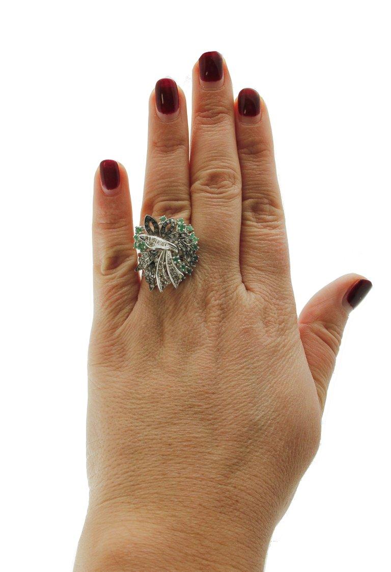 Gold Diamond Emerald Cocktail Ring In Good Condition In Marcianise, Marcianise (CE)