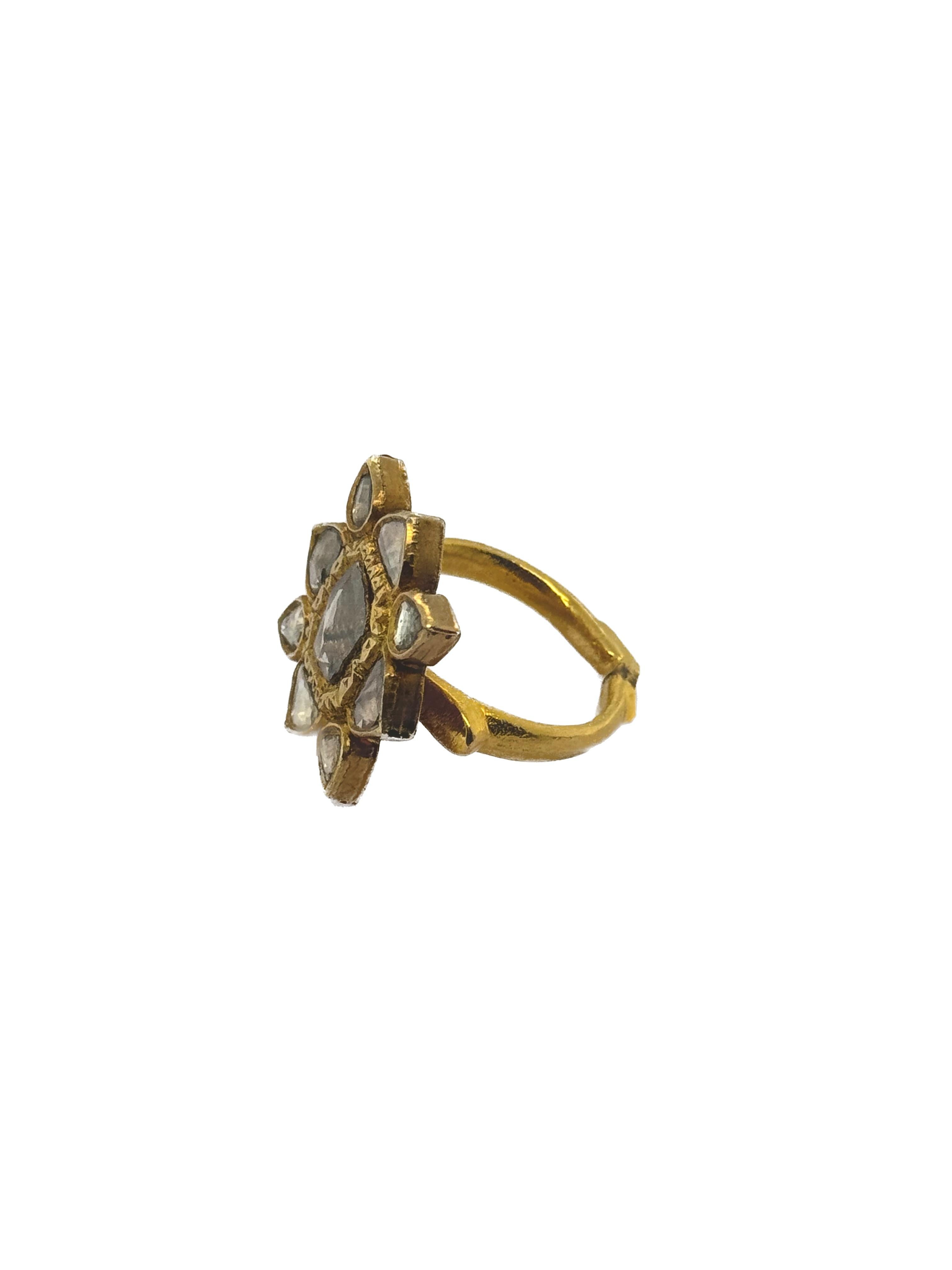 Taille brillant Gold & Diamond Vintage Flower Ring en vente