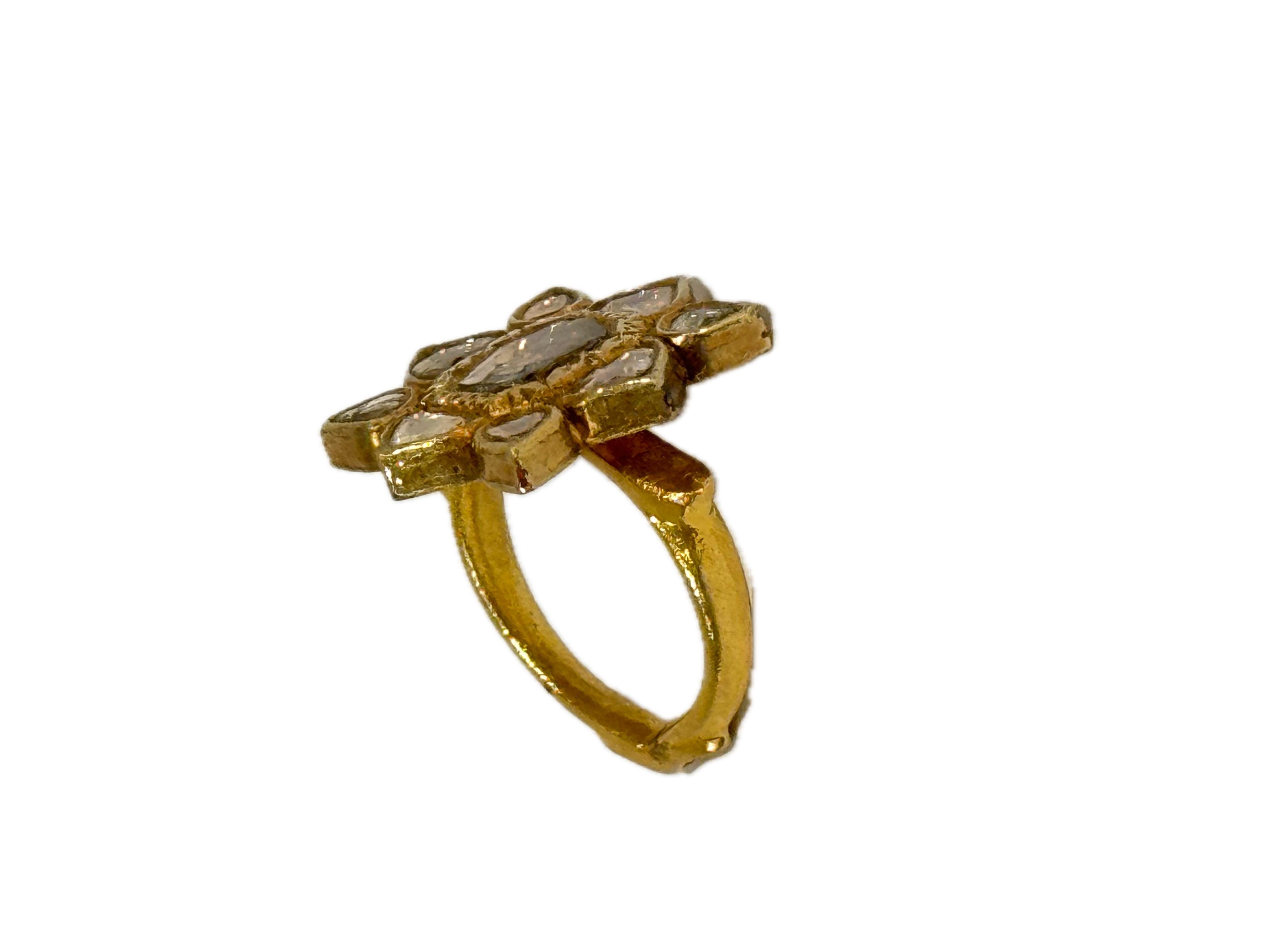 Gold & Diamond Vintage Flower Ring Unisexe en vente